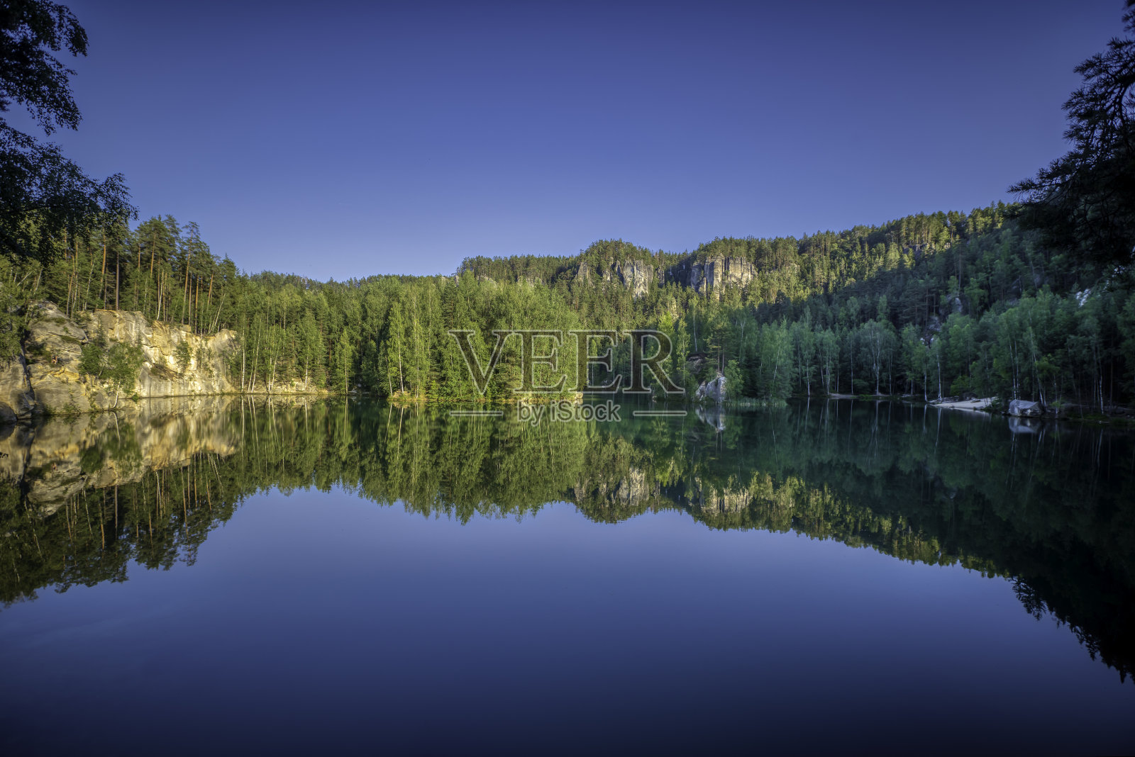美丽的山湖照片摄影图片