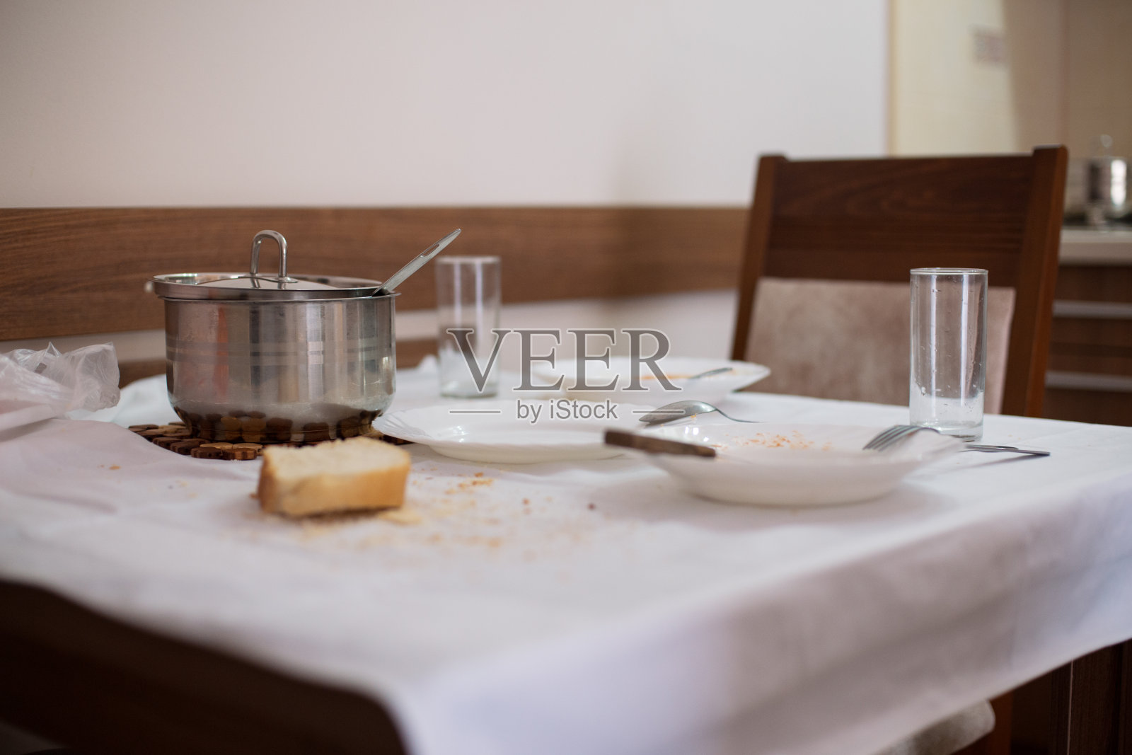 脏盘子照片摄影图片