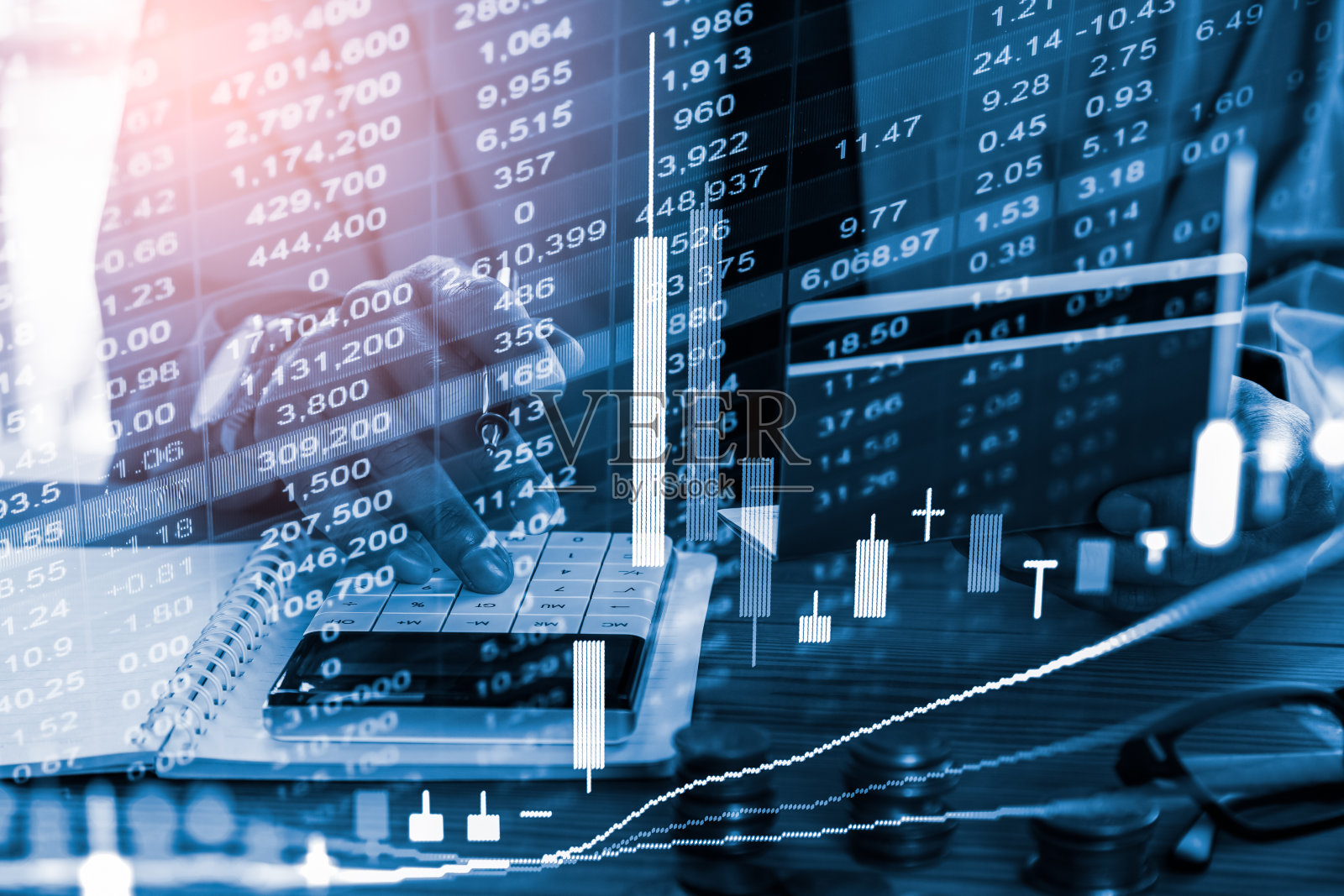 股票市场或外汇交易图形和烛台图表适合金融投资的概念。经济趋势背景的商业理念和所有的艺术作品设计。抽象的金融背景。照片摄影图片