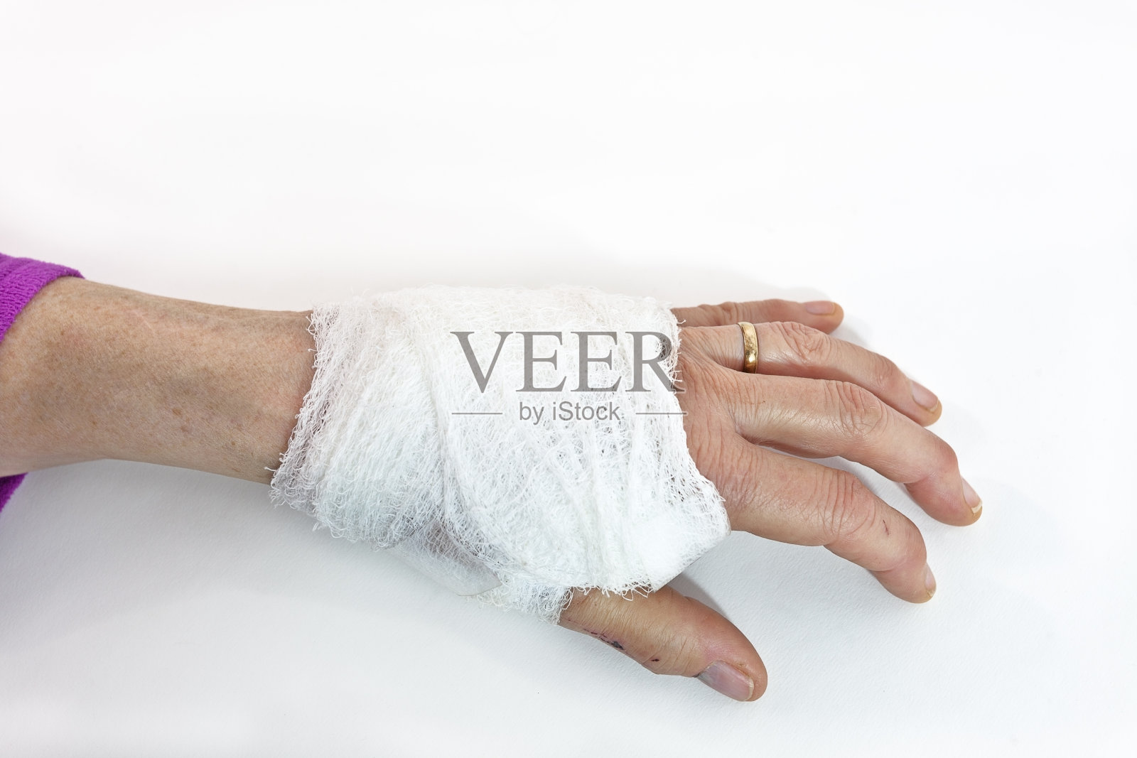 包扎女手照片摄影图片