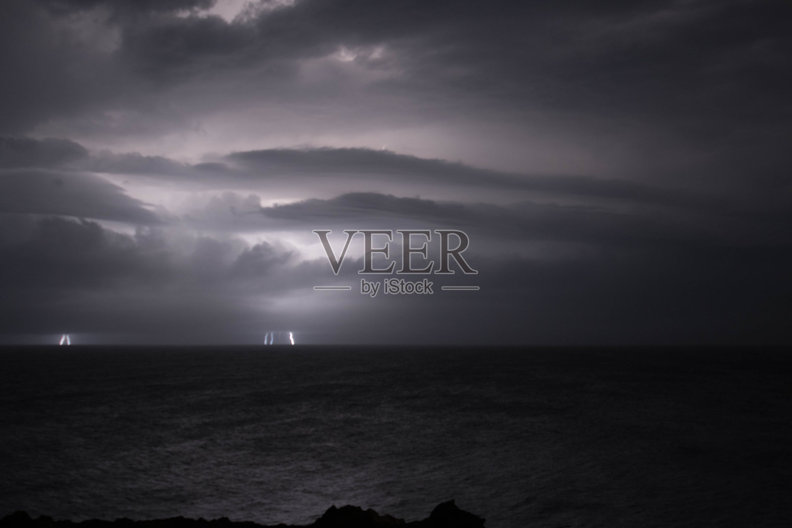 海上强热带风暴闪电照片摄影图片