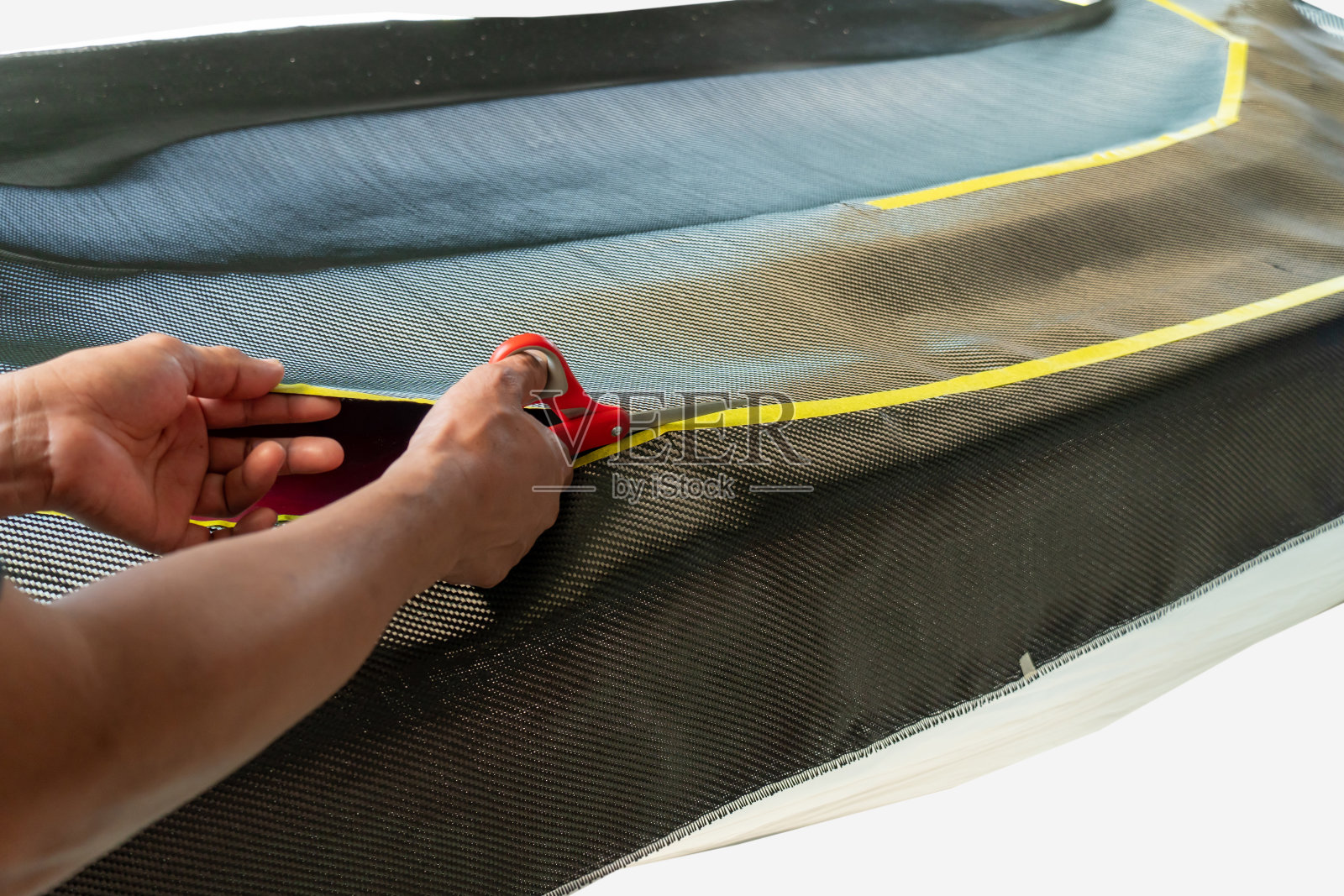 引擎盖(前引擎盖)是由碳制成的。照片摄影图片