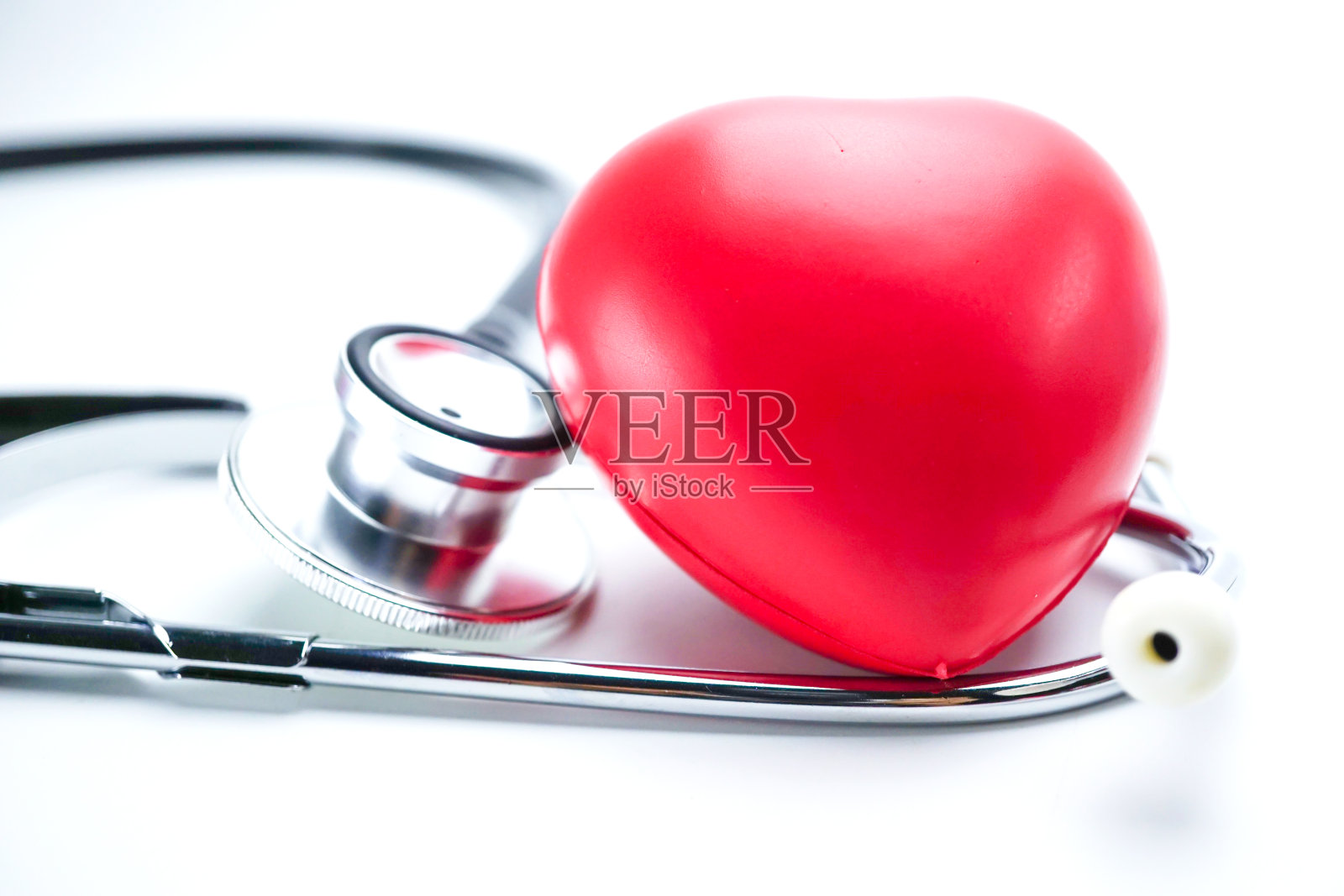 红心配听诊器:健康强大的医疗理念照片摄影图片