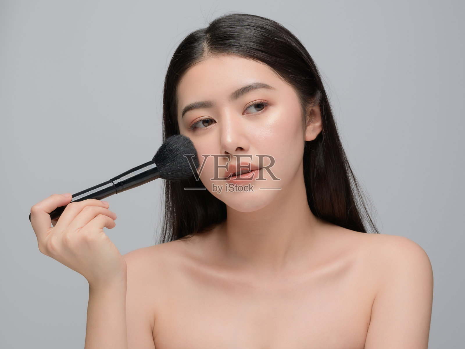 美丽的年轻女子亚洲干净完美的皮肤。肖像模特自然化妆照片摄影图片