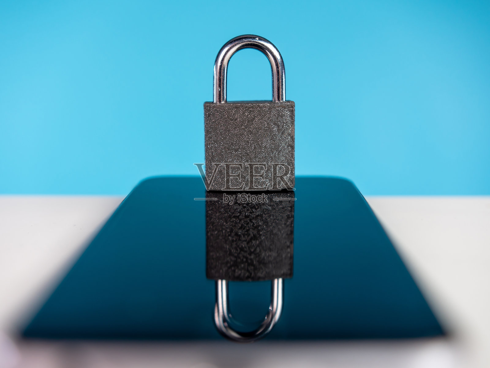 智能手机屏幕上的锁照片摄影图片