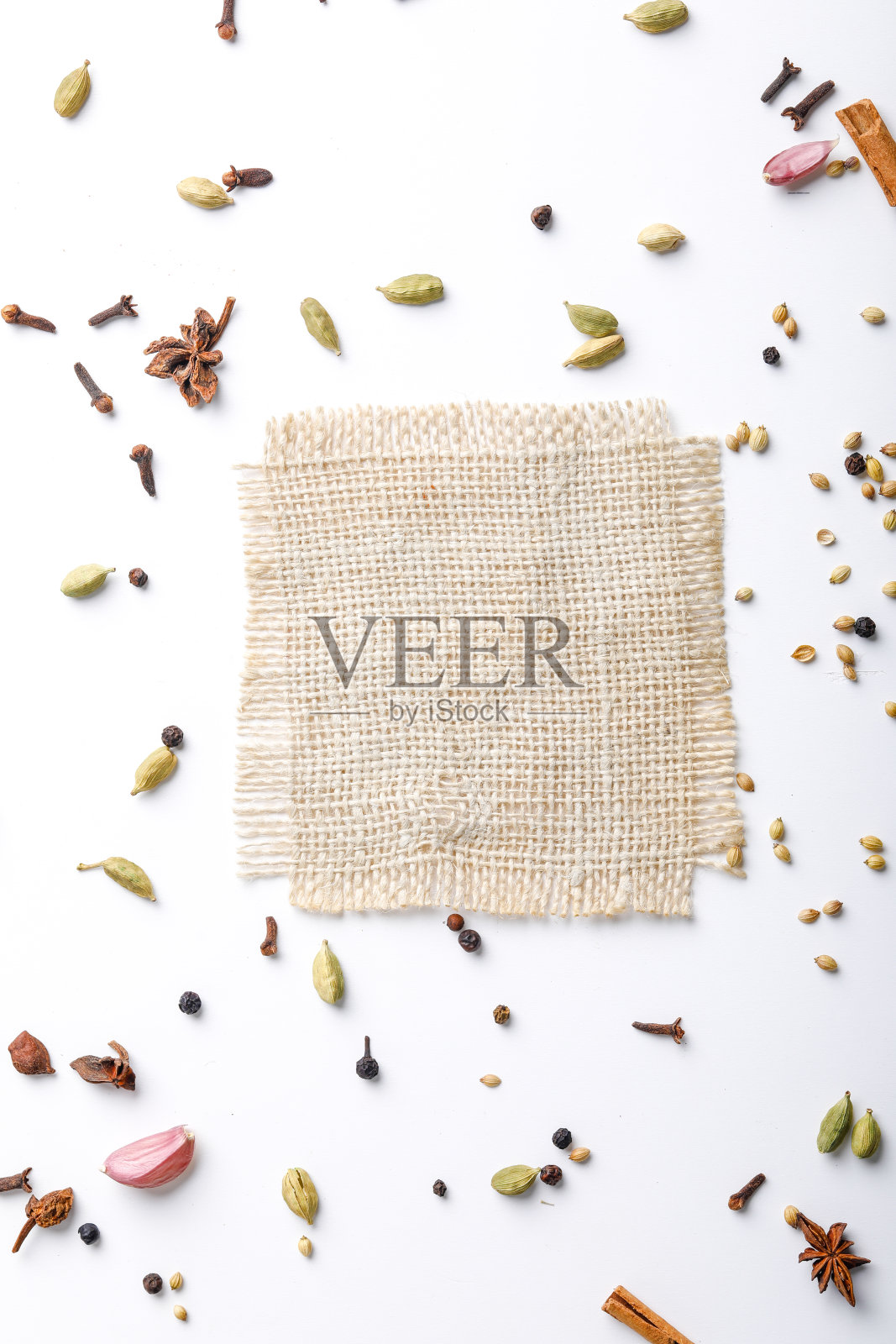 木板上的彩色混合香料照片摄影图片