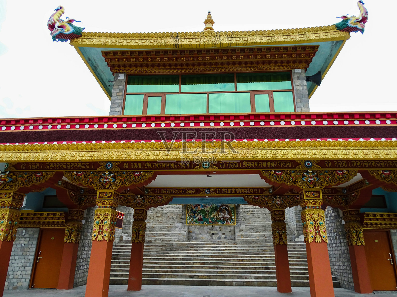 一个藏传佛教寺庙的外观照片摄影图片