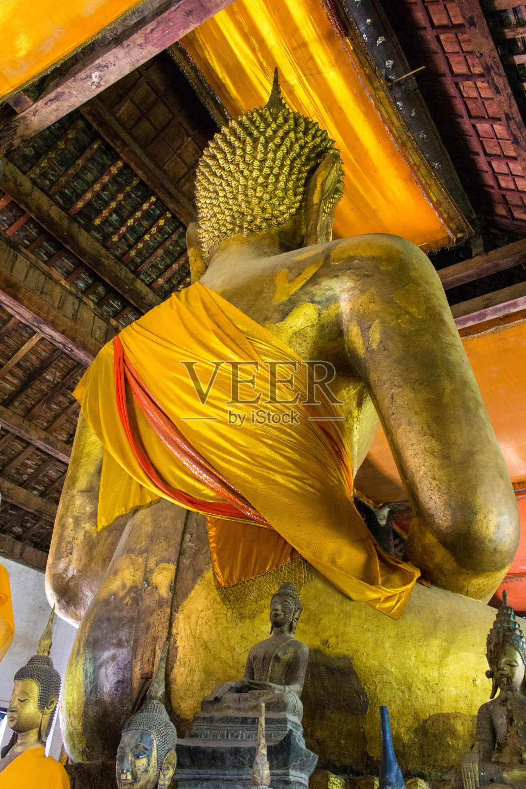 老挝各寺庙的佛像艺术。照片摄影图片