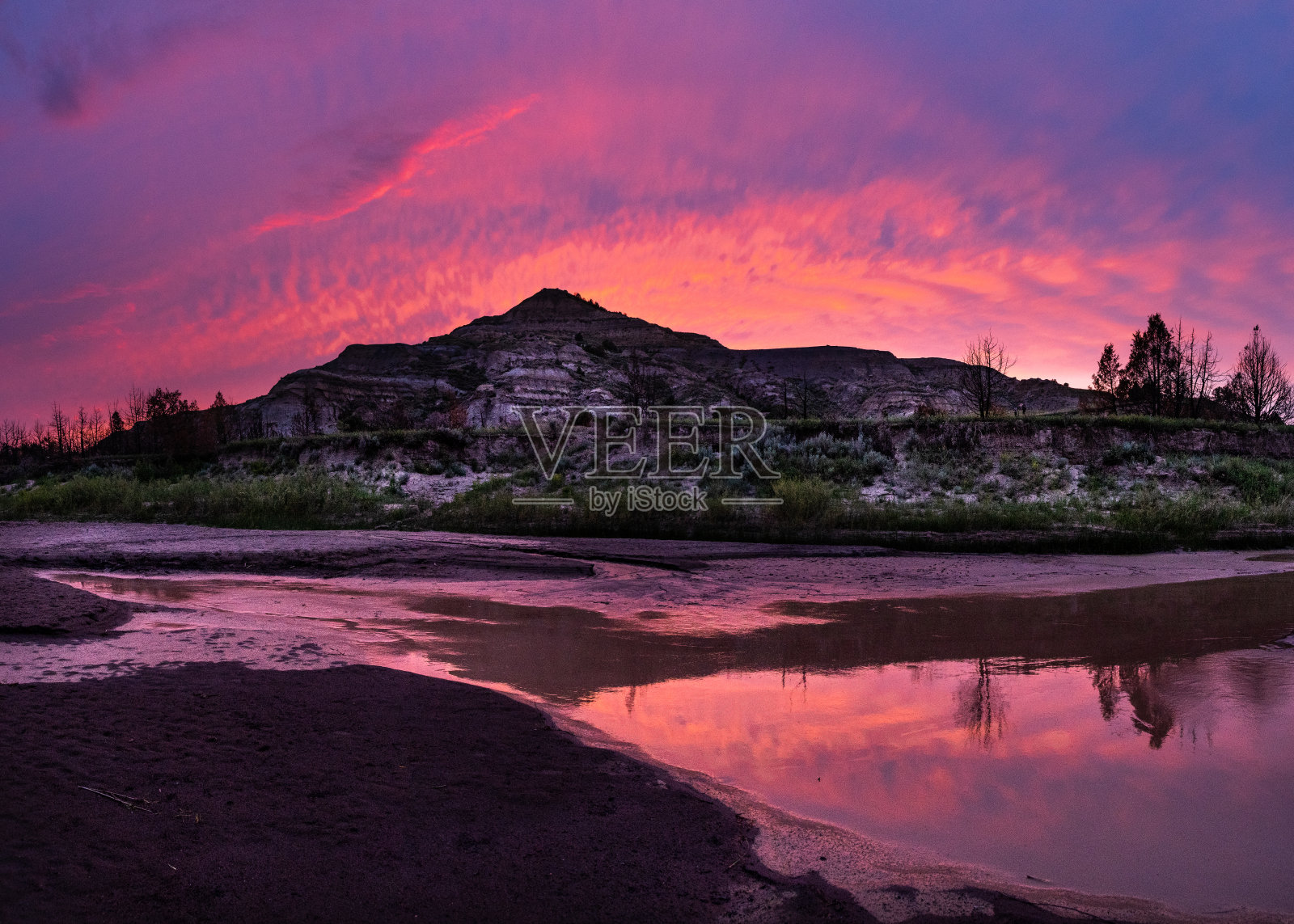 西奥多·罗斯福国家公园七月的风景照片摄影图片