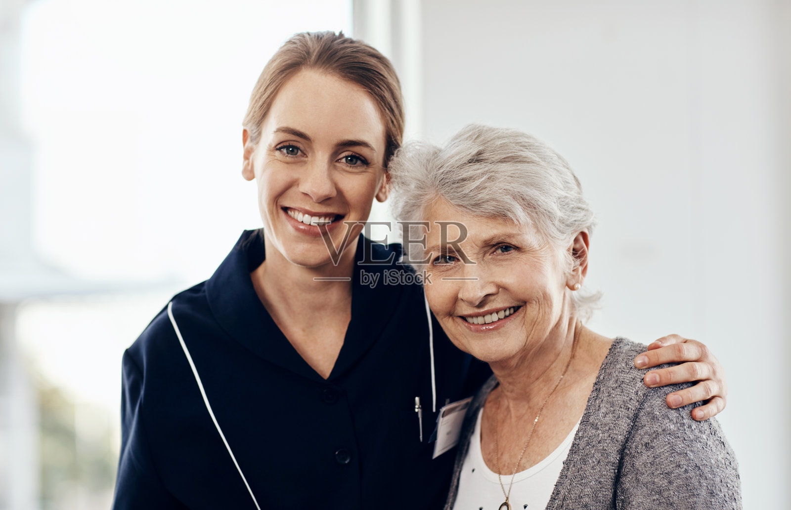 照顾她是一种荣誉照片摄影图片