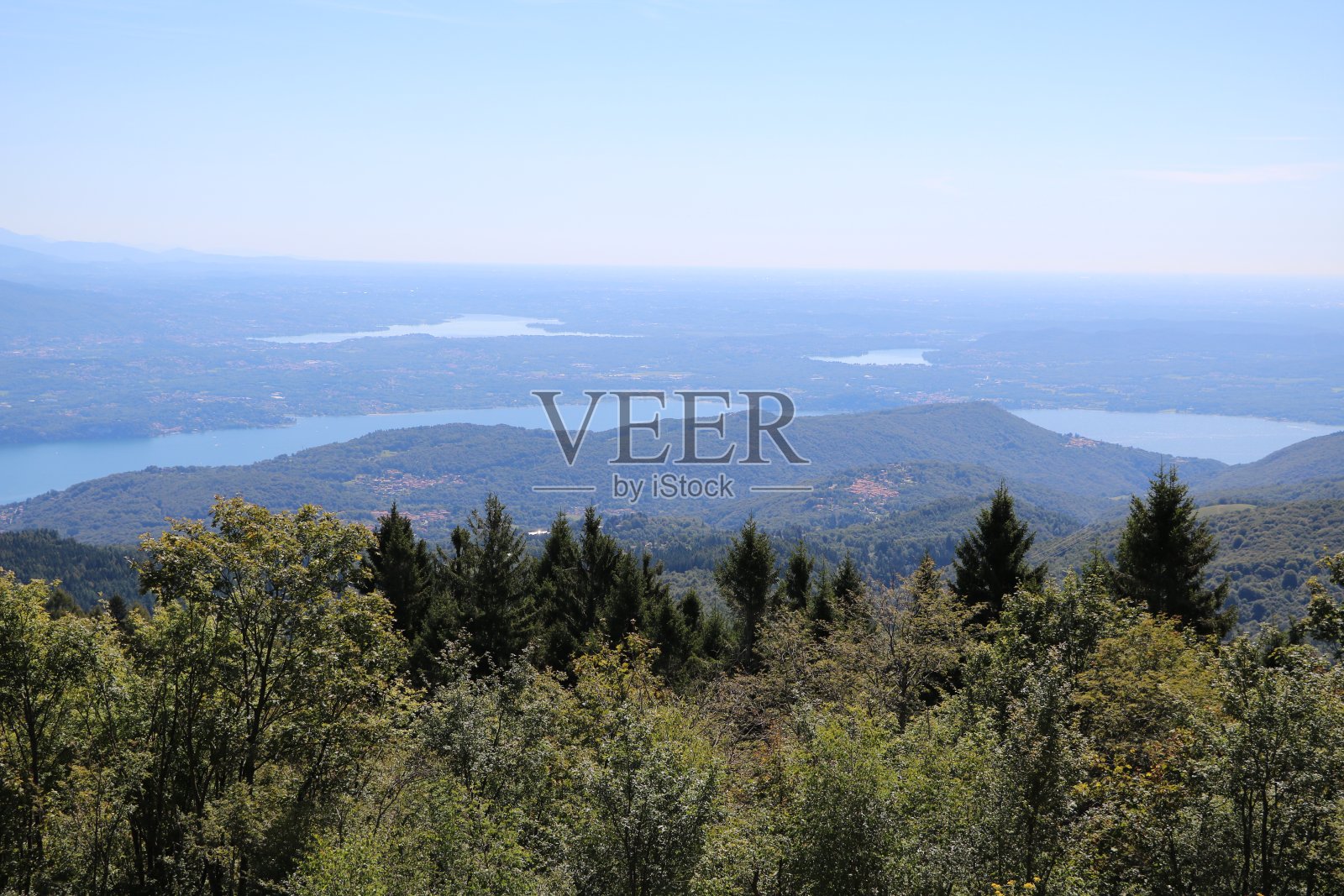 从莫塔隆山到格兰湖，科马比奥湖，莫纳特湖，意大利照片摄影图片