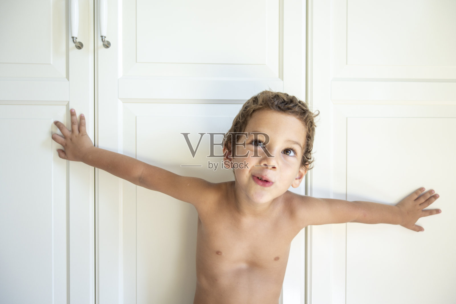 可爱开朗的孩子的肖像照片摄影图片