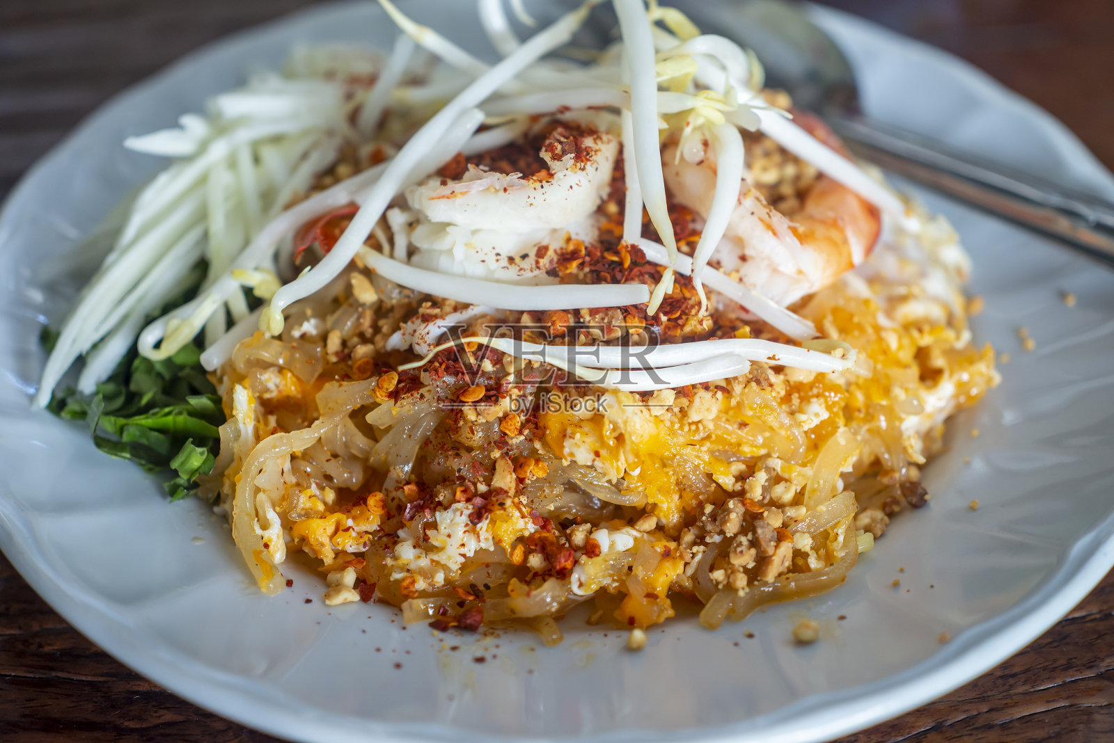 鲜虾泰式炒粉。泰国菜是游客的最爱。照片摄影图片