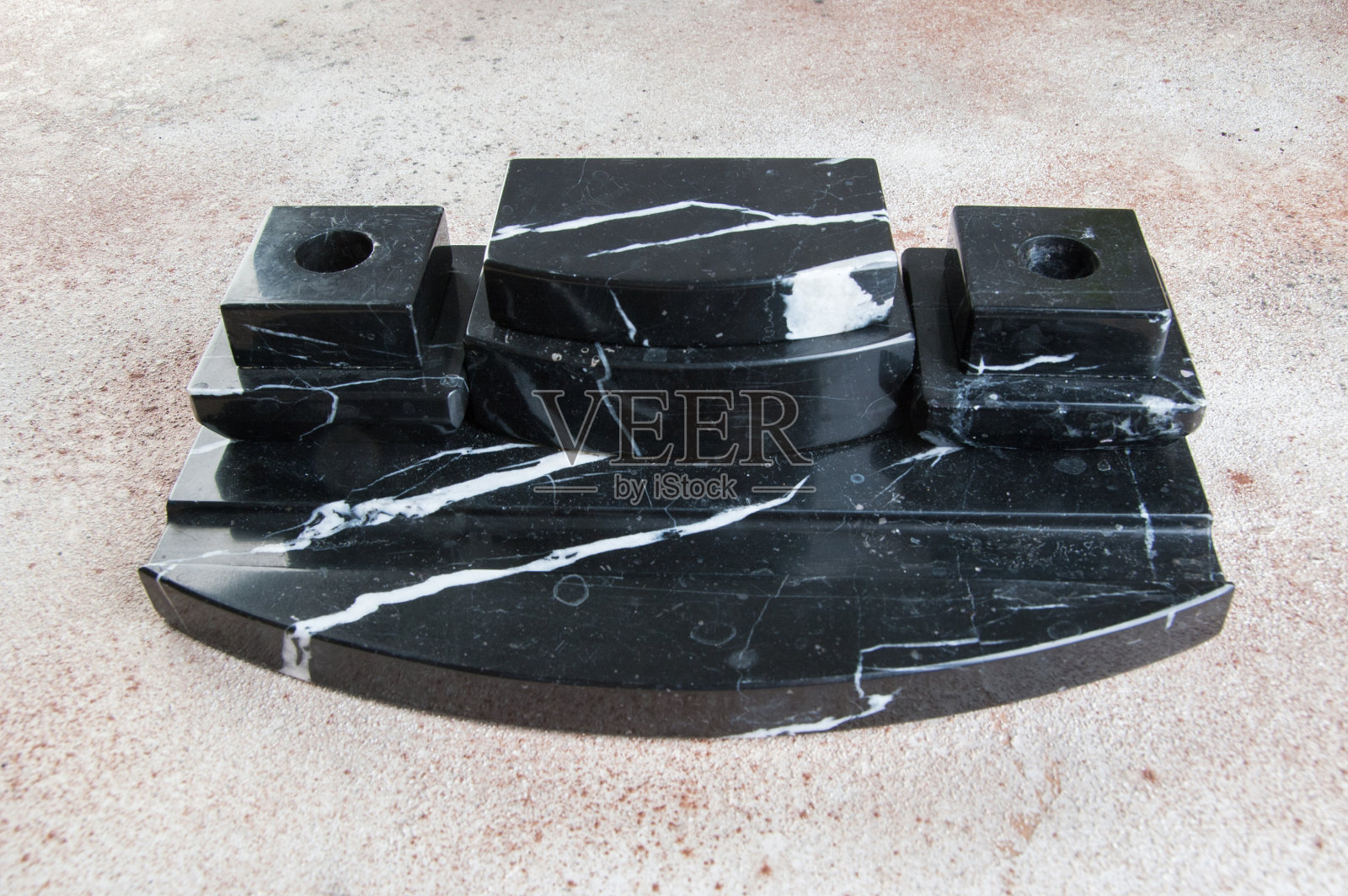 大型仿古黑色大理石墨水池照片摄影图片