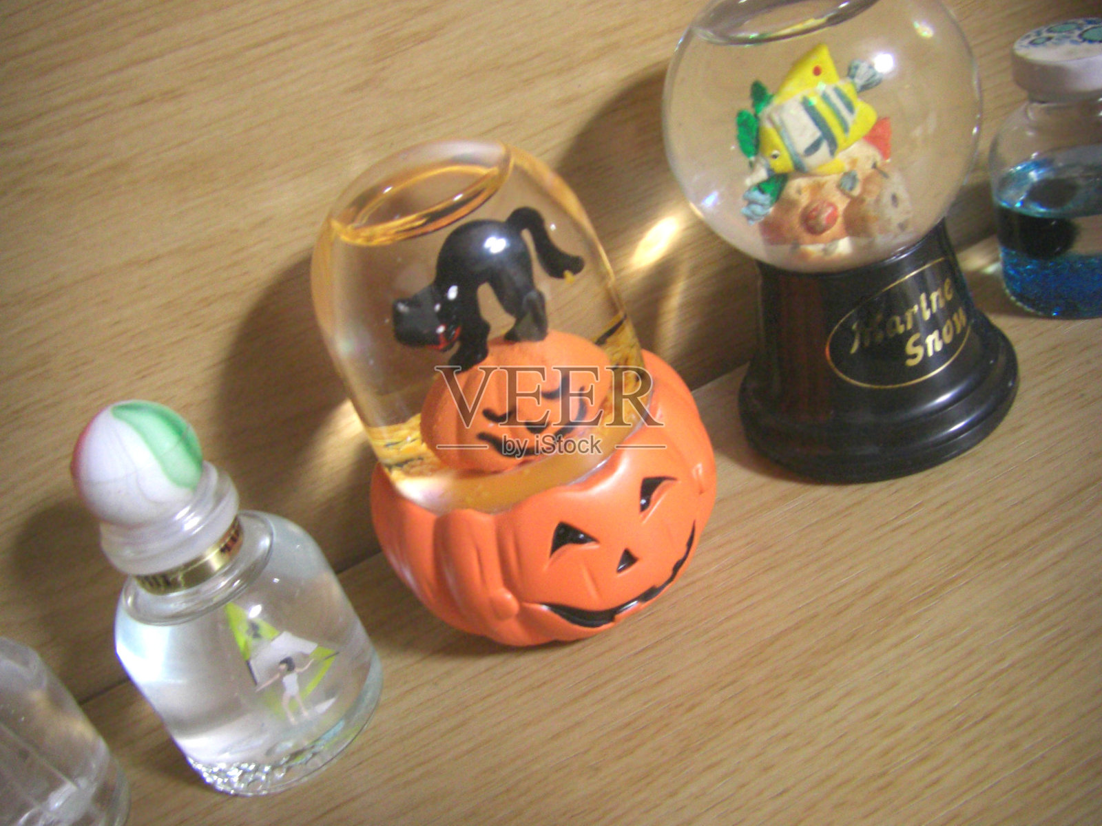 万圣节雪丘照片摄影图片