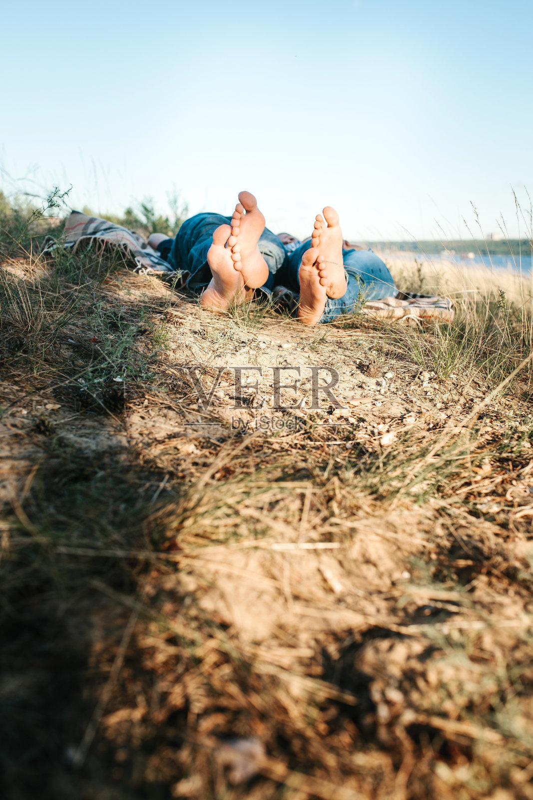 男性和女性的腿。照片摄影图片