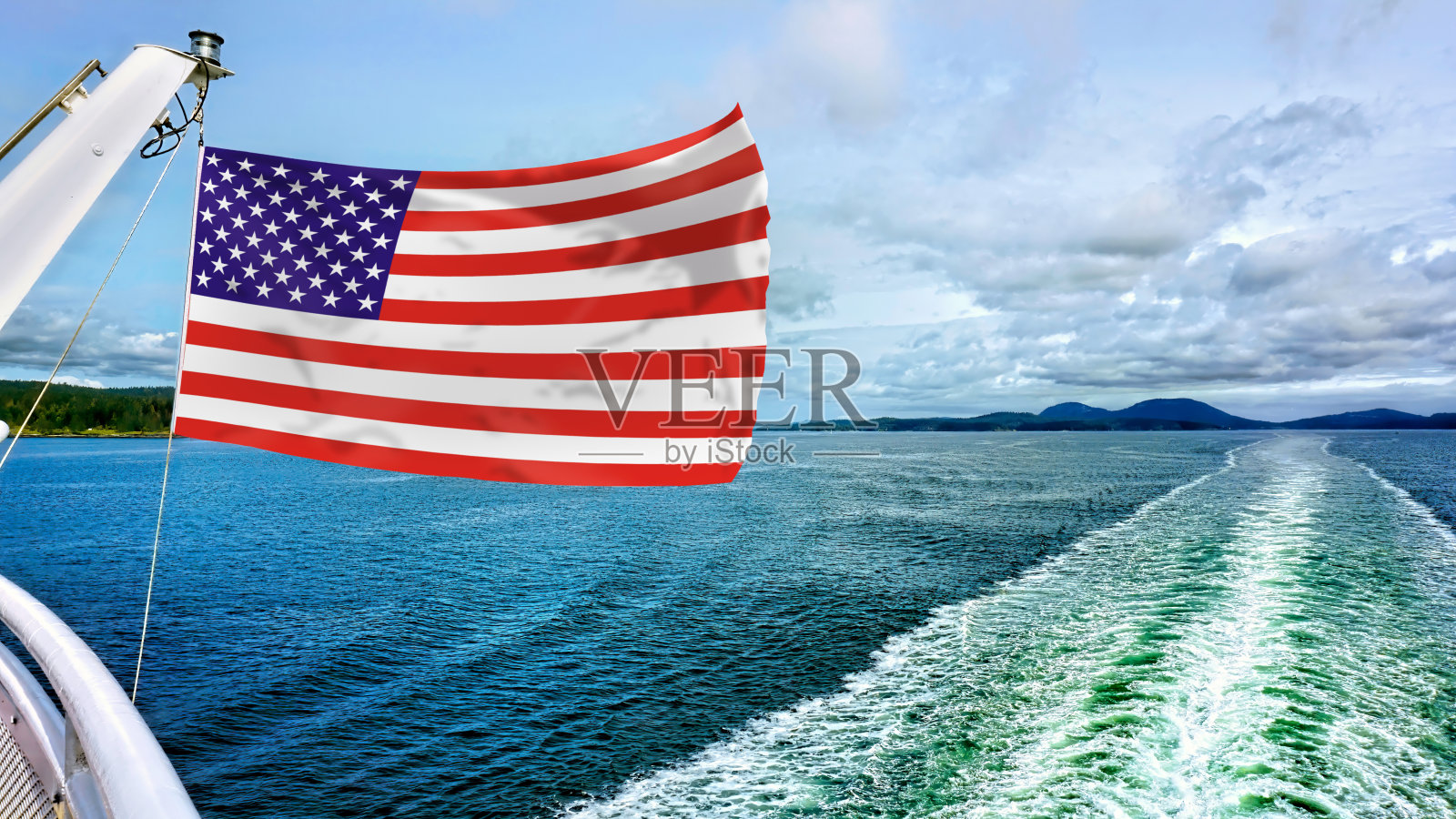 美国国旗飞行。照片摄影图片