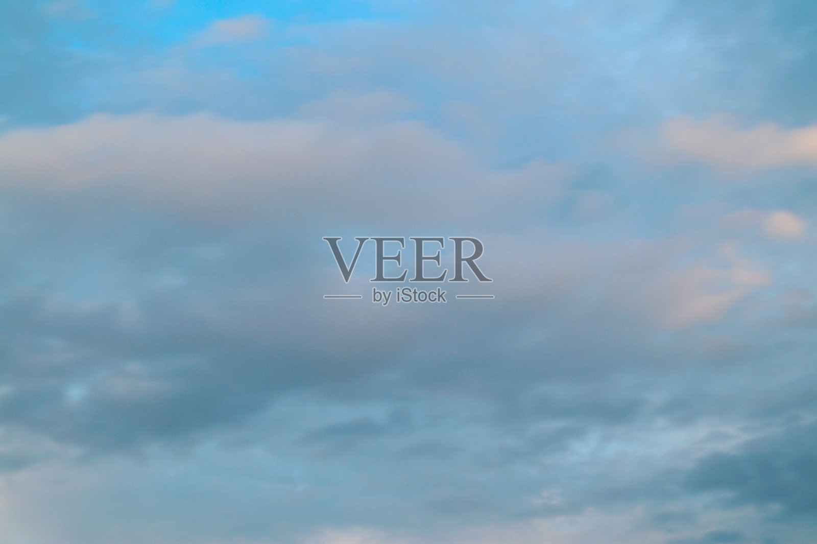 大的白色积云在蓝天为背景或生态或自然。照片摄影图片