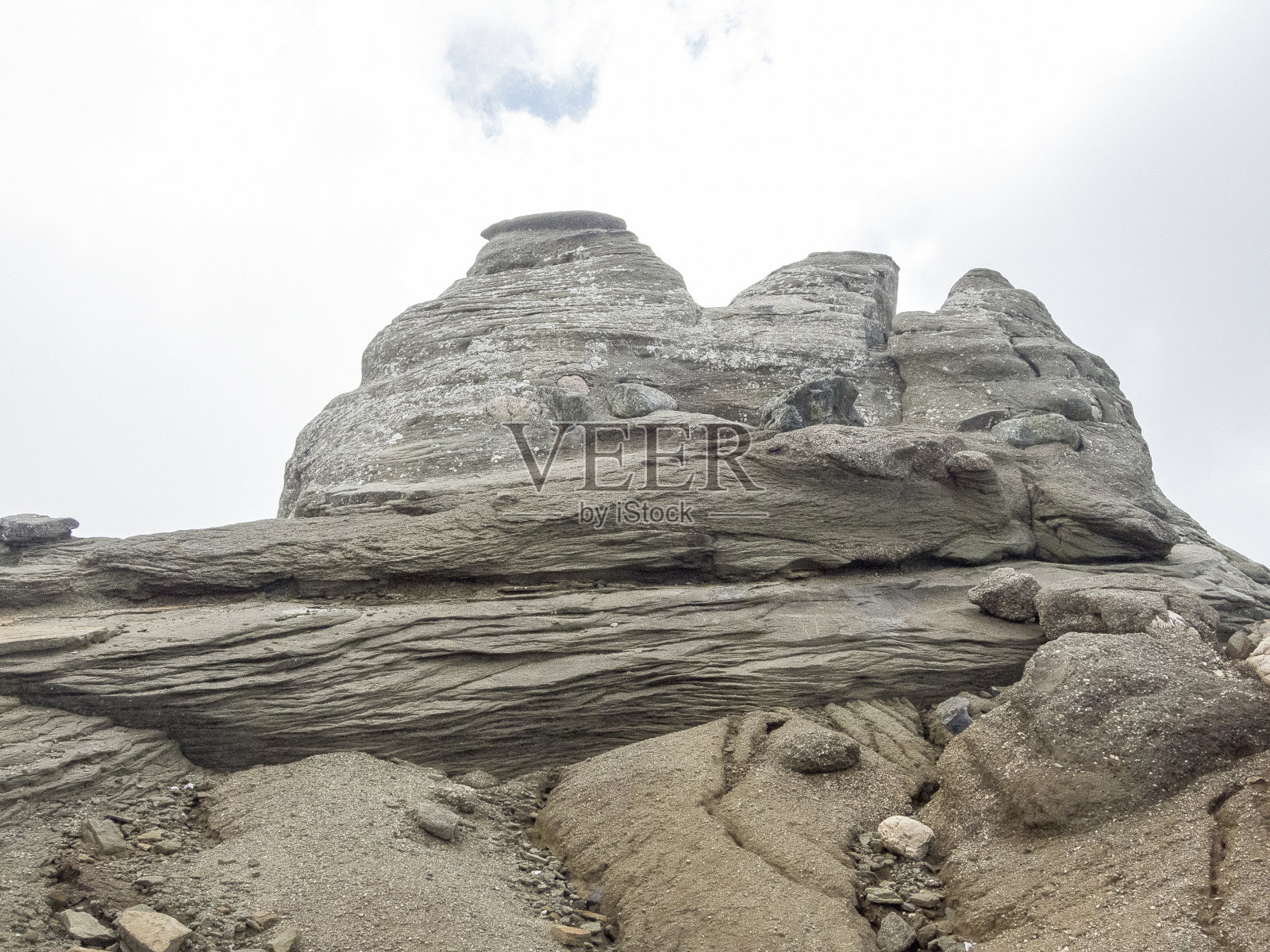 罗马尼亚布吉自然公园喀尔巴阡山脉的罗马尼亚狮身人面像照片摄影图片