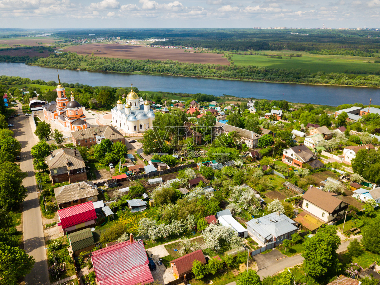 尼基斯基修道院鸟瞰图在城市Kashira。俄罗斯照片摄影图片