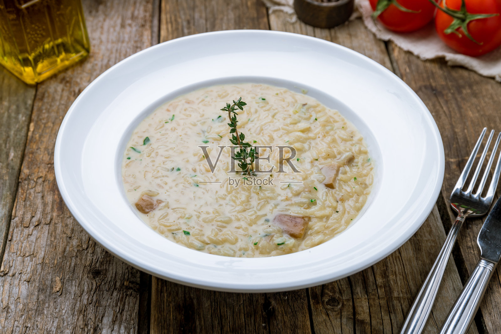 菇烩饭照片摄影图片