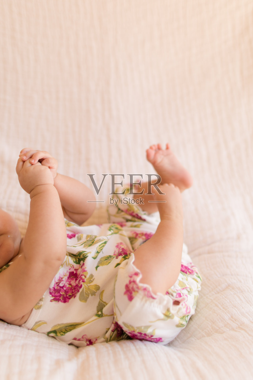 婴儿的手和脚照片摄影图片