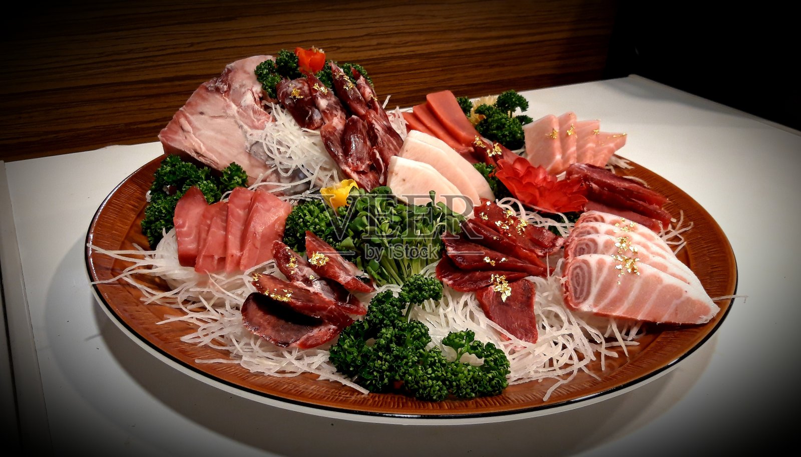 准备美味的金枪鱼照片摄影图片