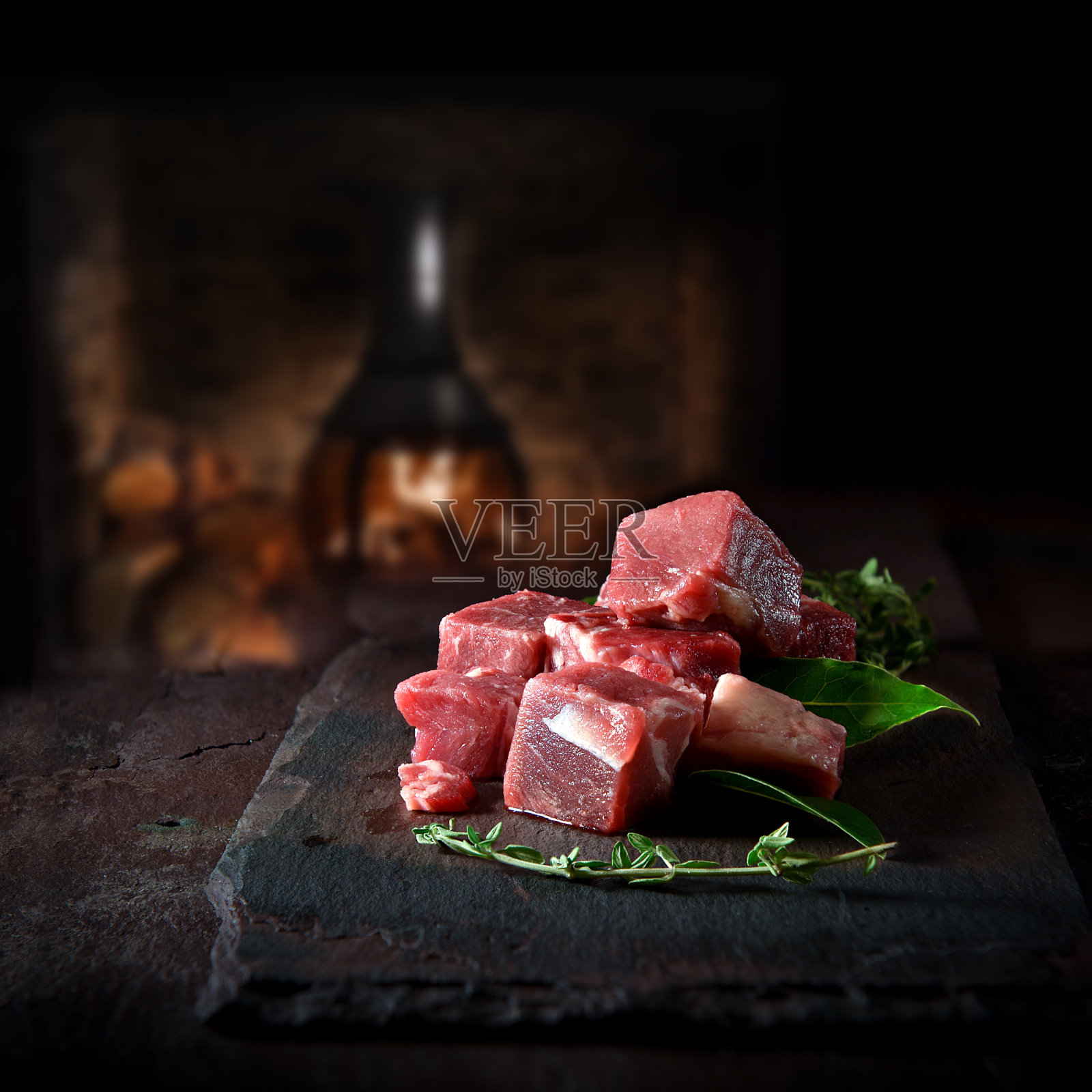 准备烹调的上等牛肉丁照片摄影图片