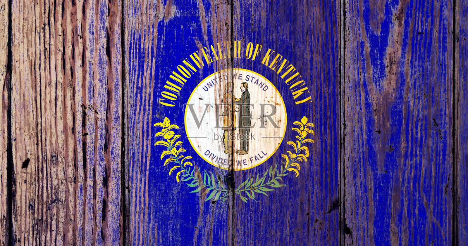 美国肯塔基州国旗在独立日以不同颜色的蓝、红、黄为背景的灰色木板上。政治和宗教纠纷，海关和运输。照片摄影图片