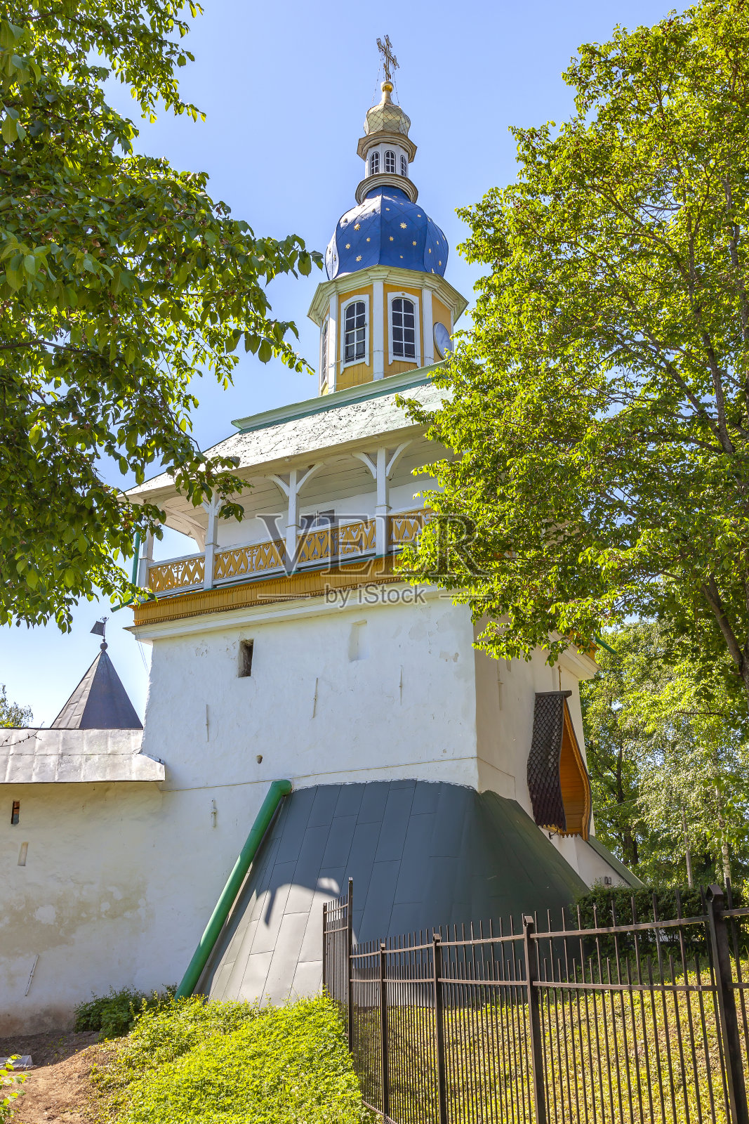 圣道普斯科夫-佩切斯基修道院(普斯科夫-洞窟修道院)。Petrovskaya塔照片摄影图片