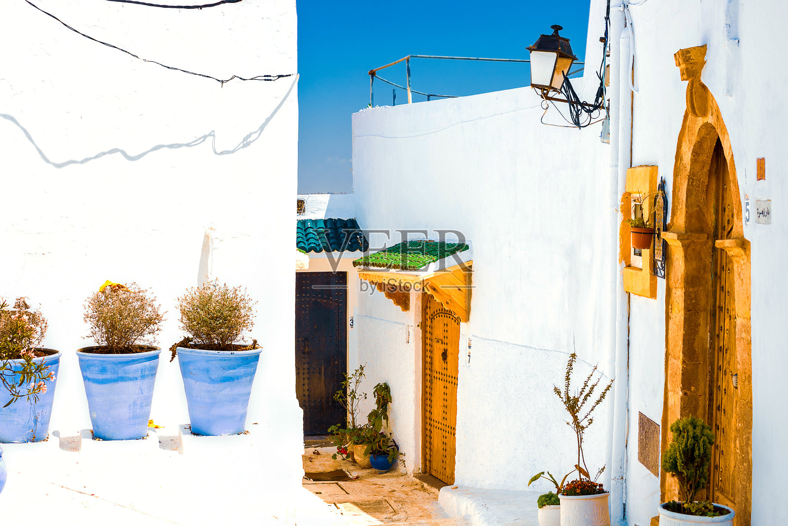 摩洛哥拉巴特欧代亚斯卡斯巴的蓝白街照片摄影图片