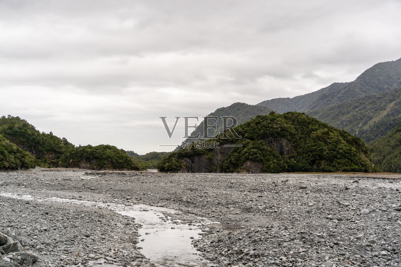 弗朗茨约瑟夫冰川和谷底，韦斯特兰，南岛，弗朗茨约瑟夫冰川国家公园，在新西兰，弗朗茨约瑟夫冰川周围美丽的自然图像照片摄影图片