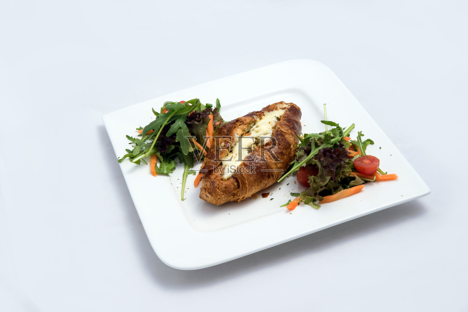 奶酪和扎塔尔羊角面包早餐拼盘照片摄影图片