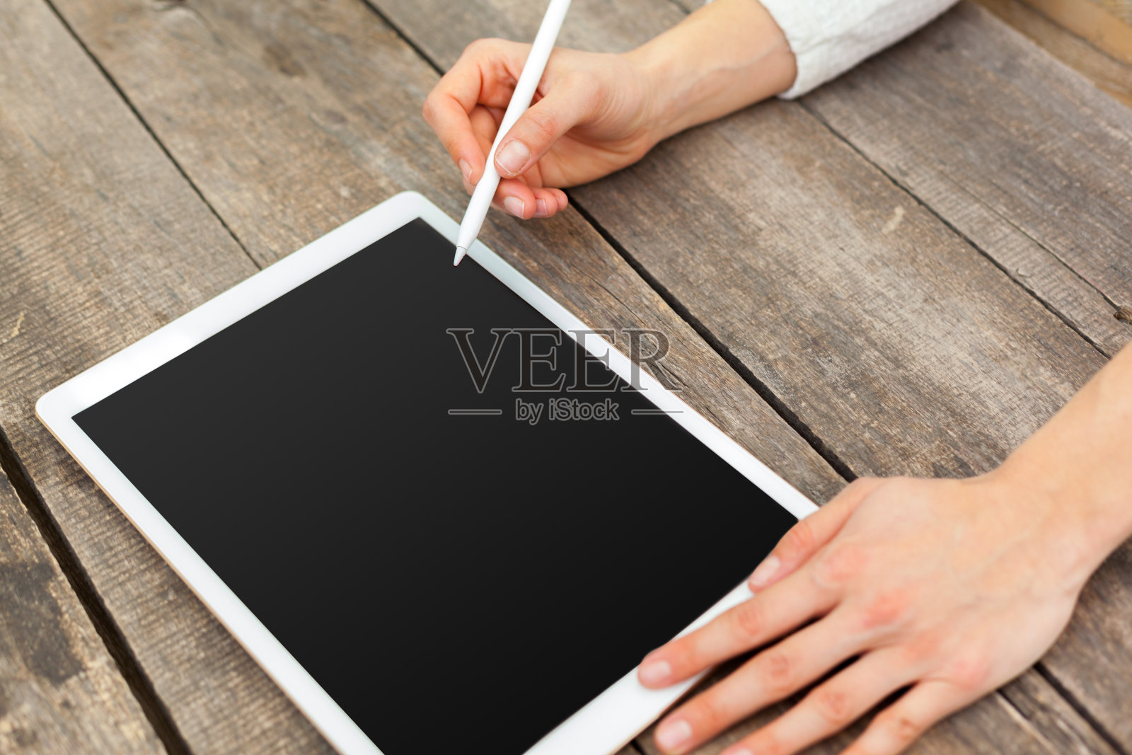 女性使用平板电脑照片摄影图片