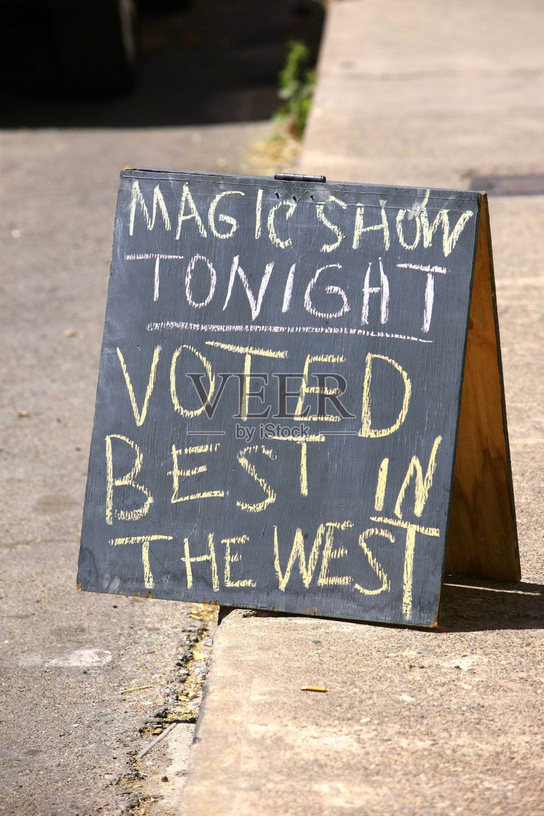 粉笔标志外的降神室剧院在比斯比，AZ -魔术表演今晚照片摄影图片