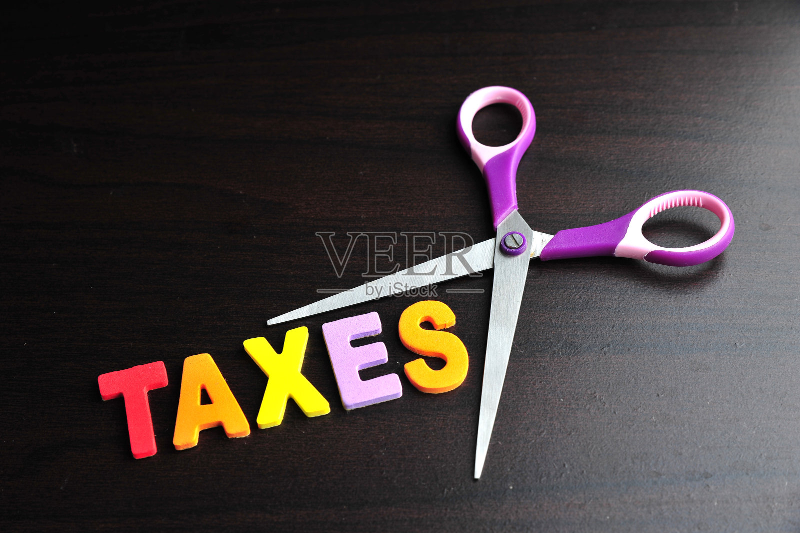 剪刀和字母税照片摄影图片