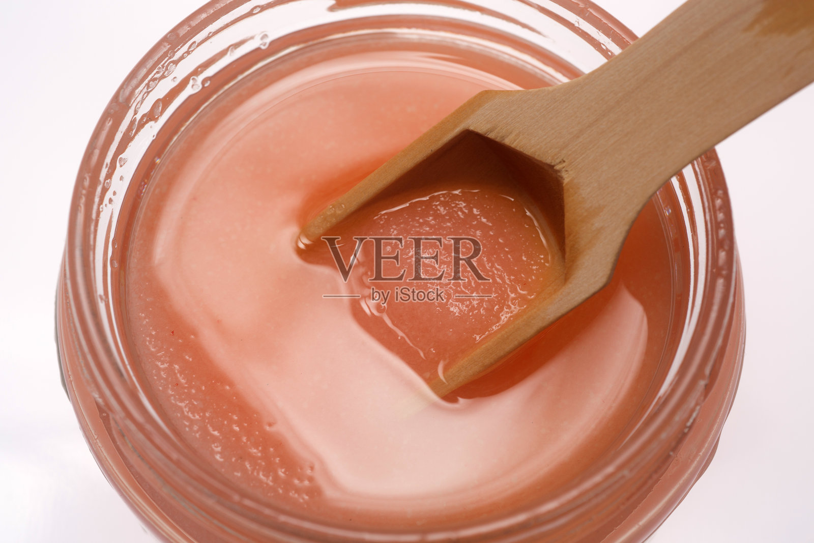 天然浴盐，有机产品。水疗中心的石头。照片摄影图片