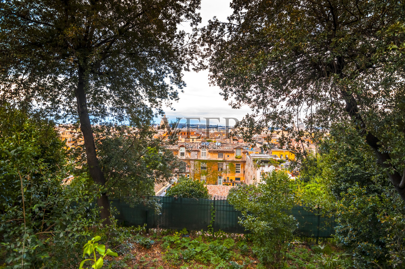 平科露台上的罗马空中城市景观照片摄影图片