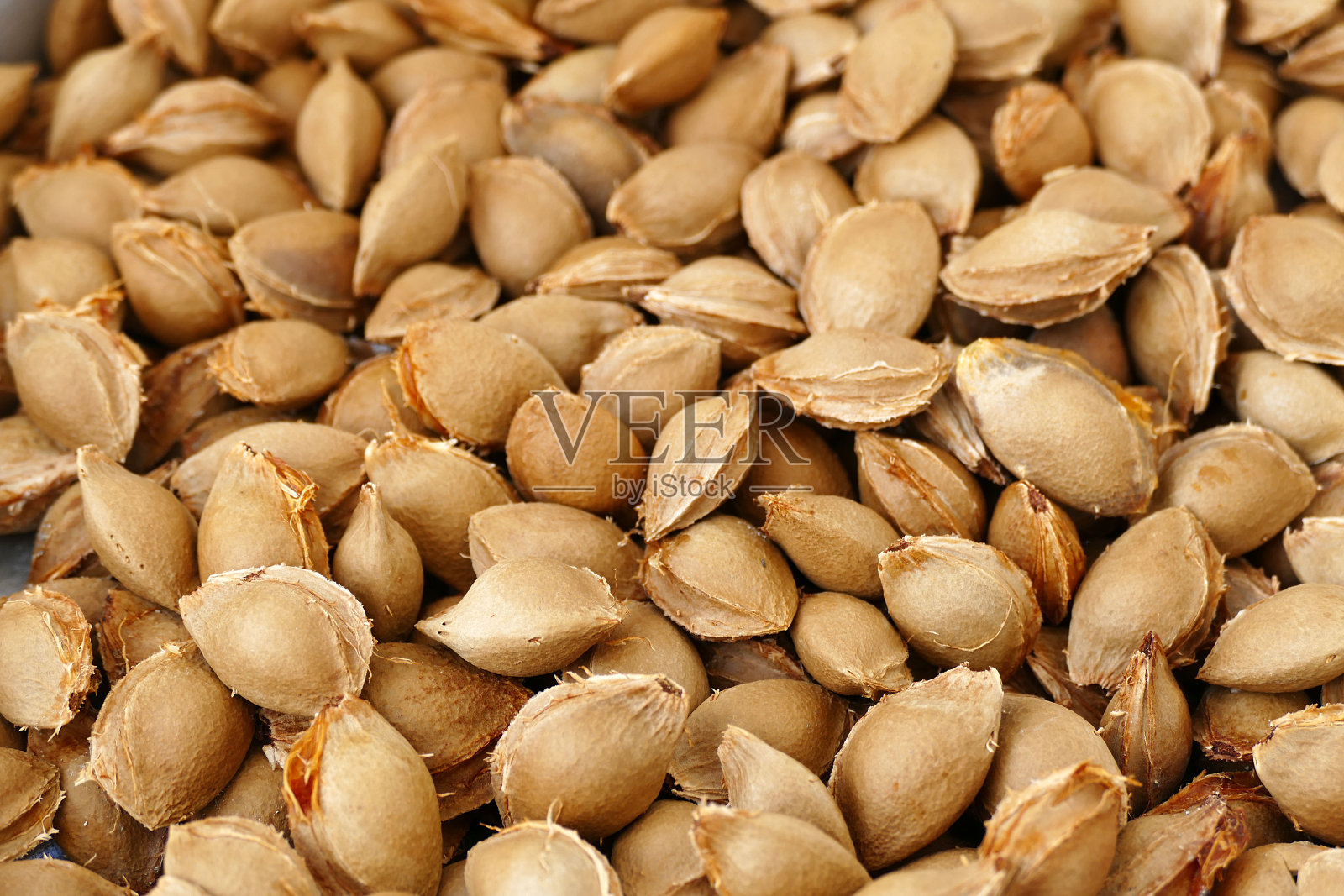 杏仁用于制造药丸和药品，照片摄影图片