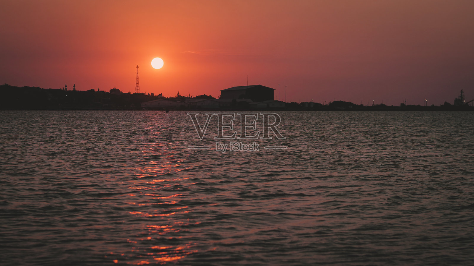 海滩上美丽的日落照片摄影图片