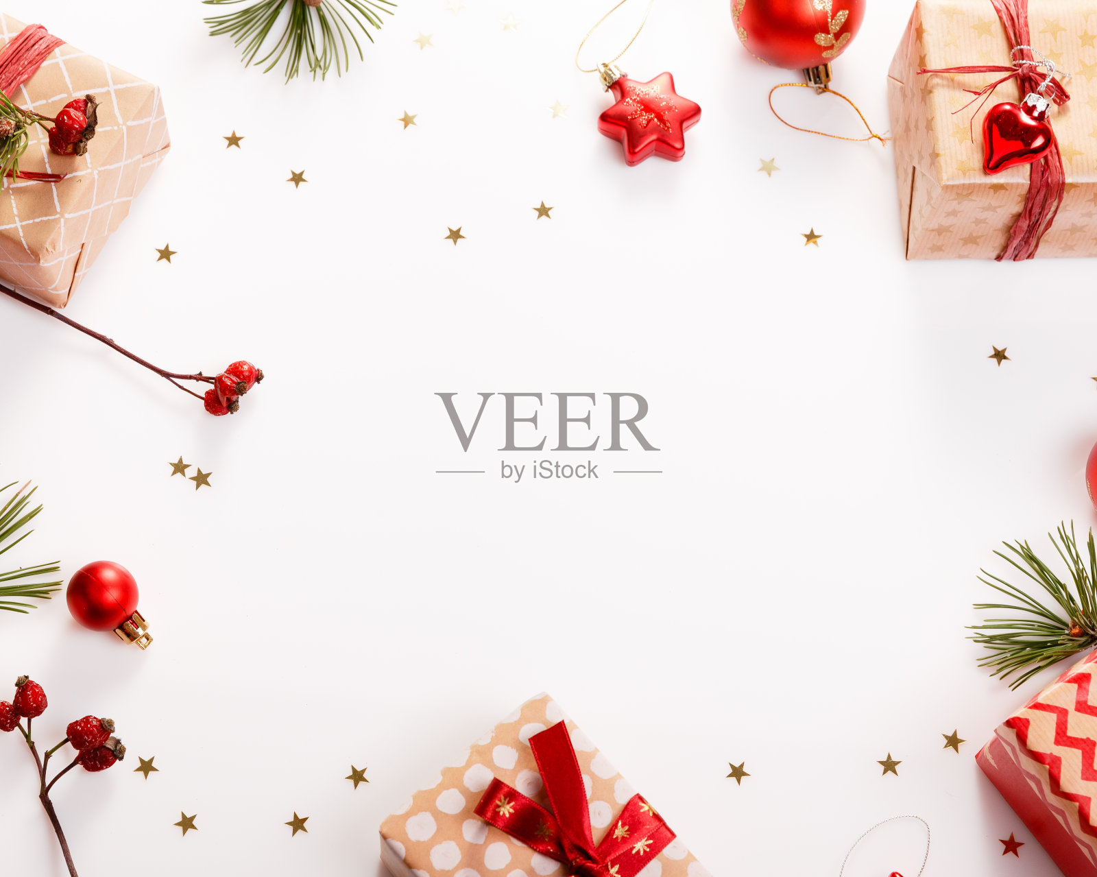 白色背景上的圣诞作文。平躺，俯视图照片摄影图片