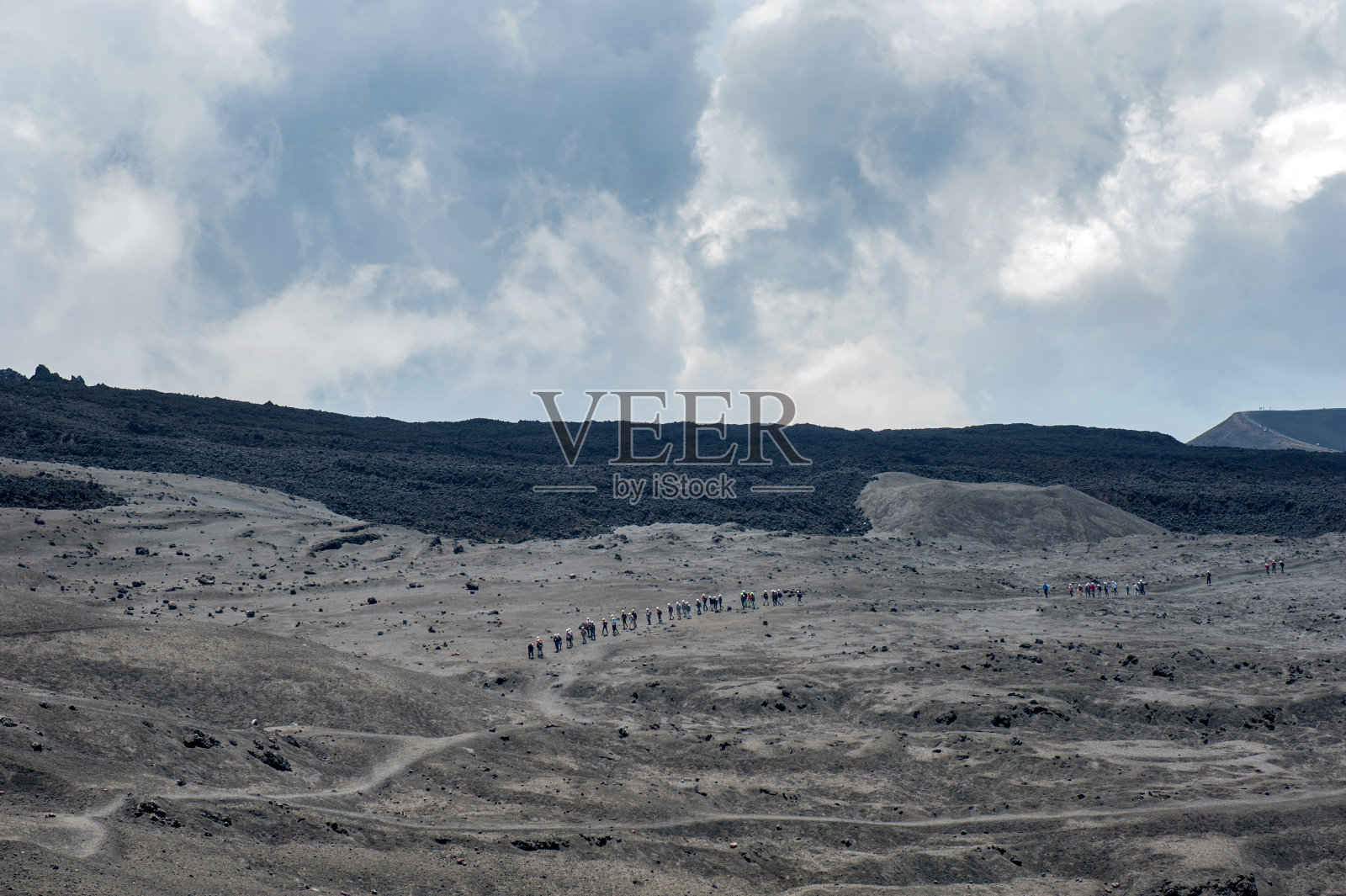 埃特纳火山，一个介于神话、传说和现实之间的火山照片摄影图片