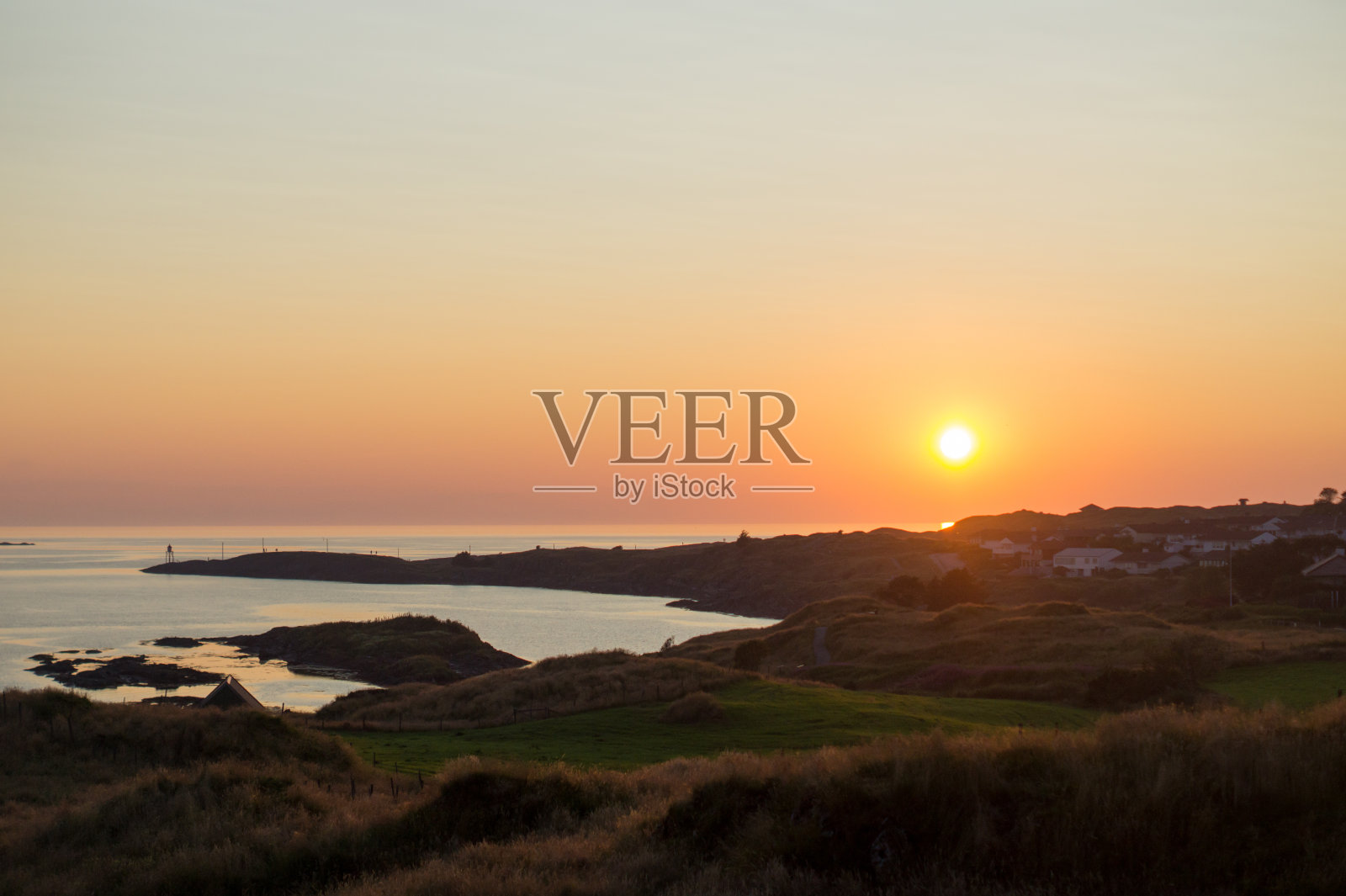 日落与海洋和田野照片摄影图片