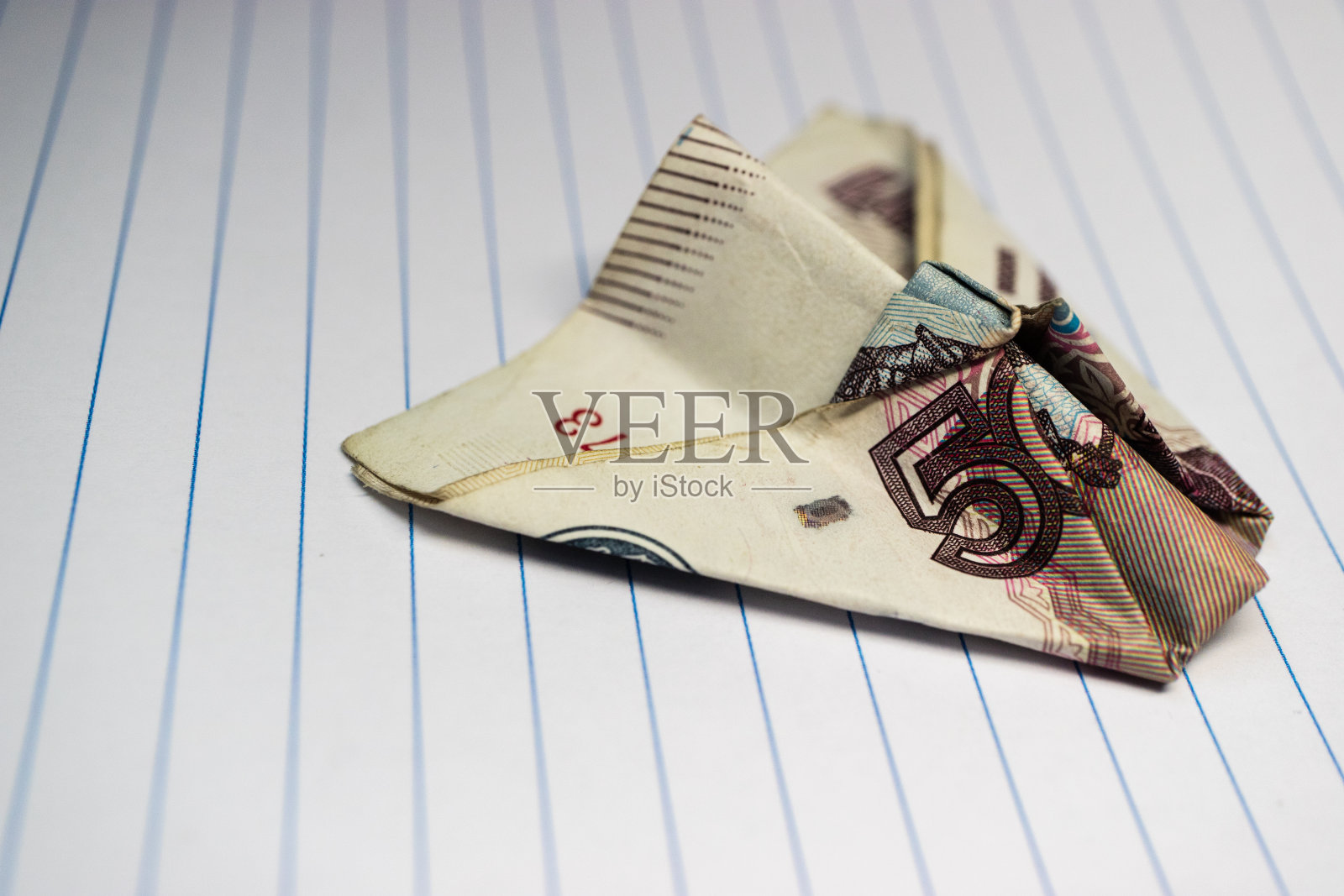 各种货币面额为500卢布的条纹纸照片摄影图片