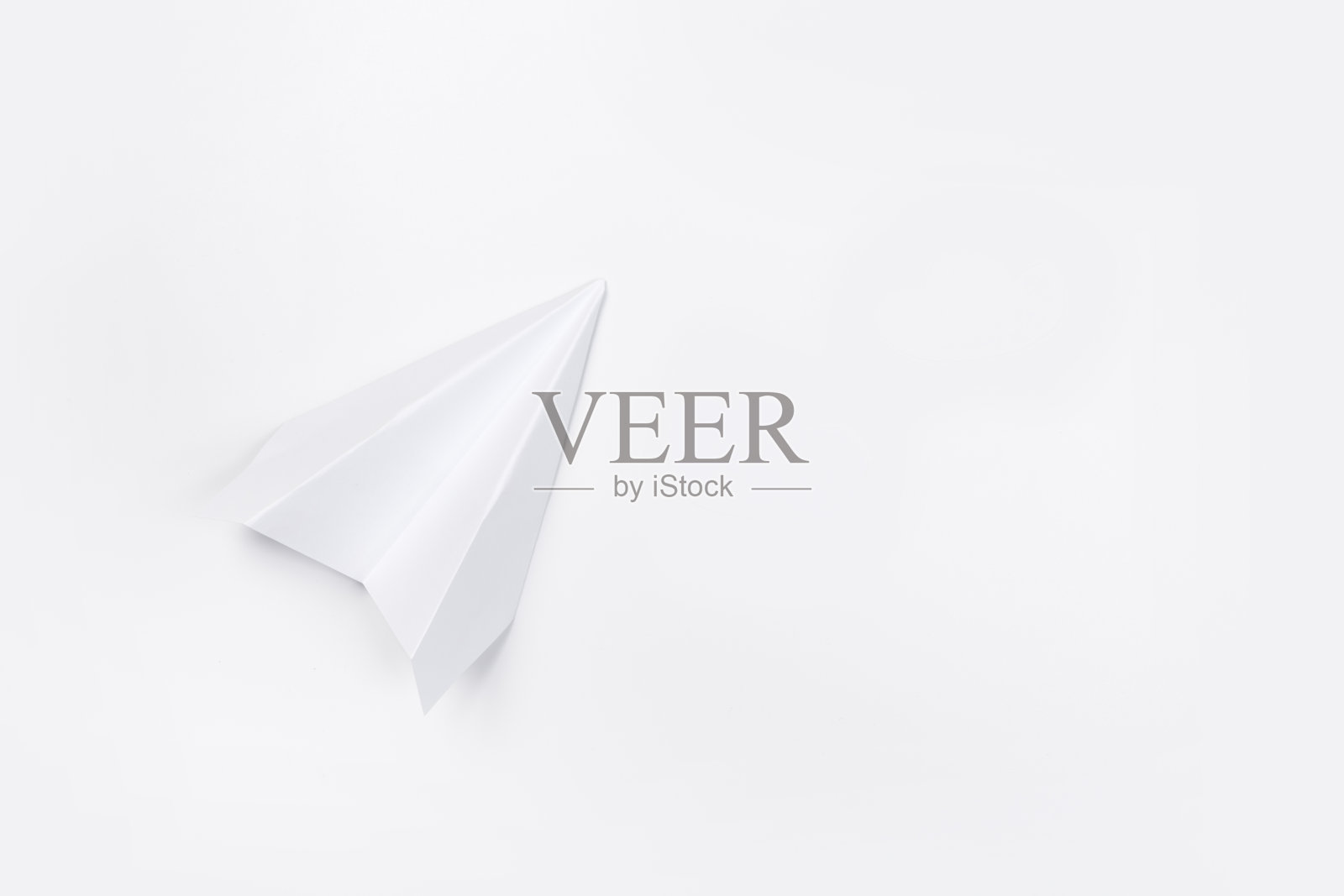 白纸平面和白纸在白色背景上平铺。照片摄影图片