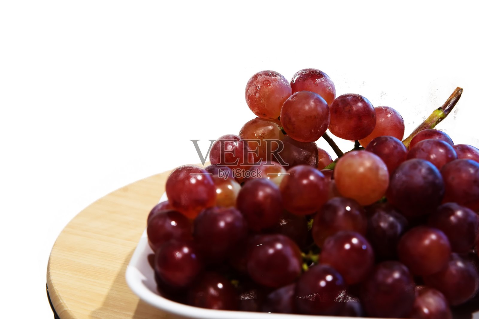 白色背景上的红葡萄照片摄影图片
