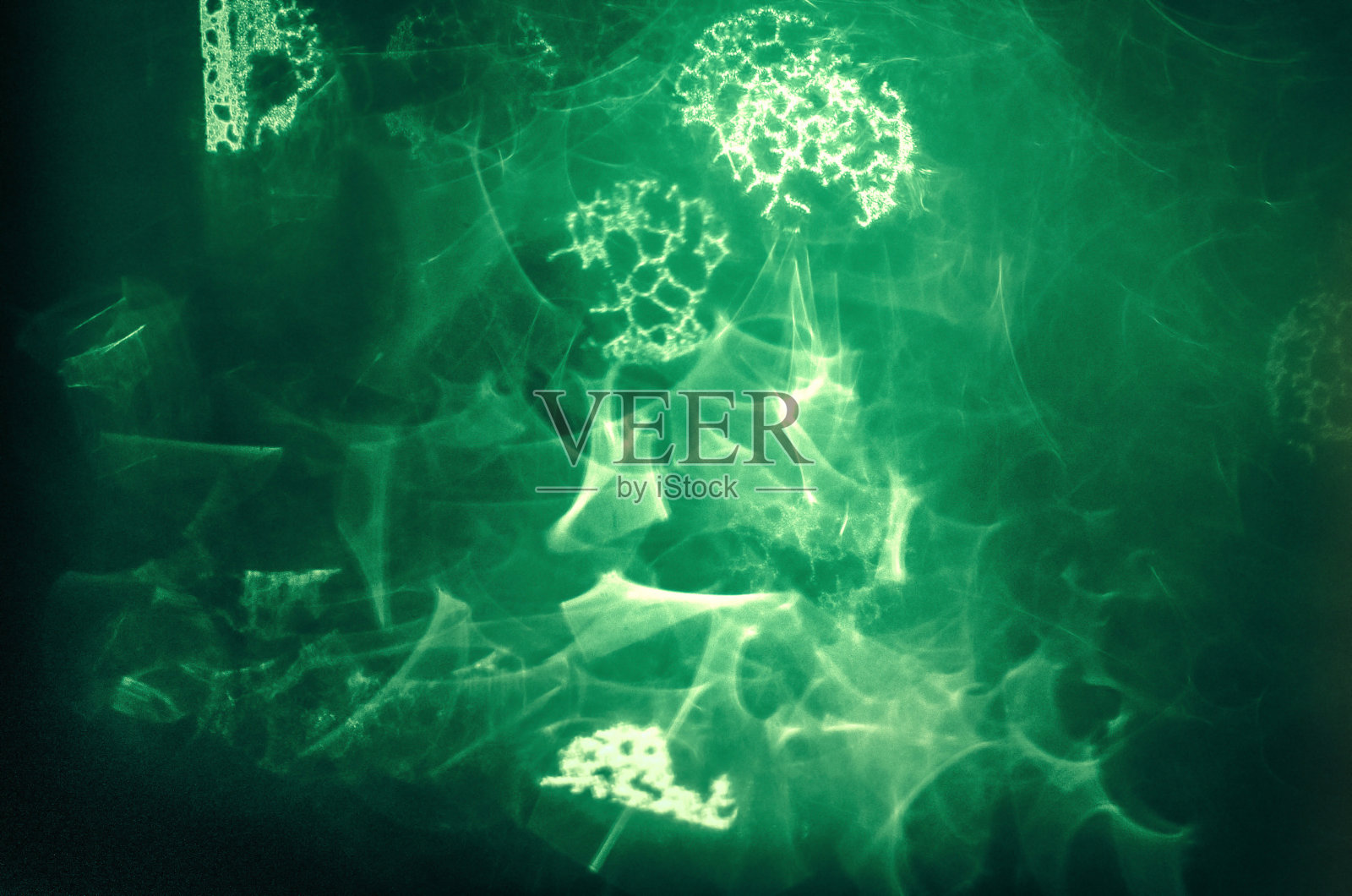 抽象类型的凝结在窗户上就像空间一样照片摄影图片