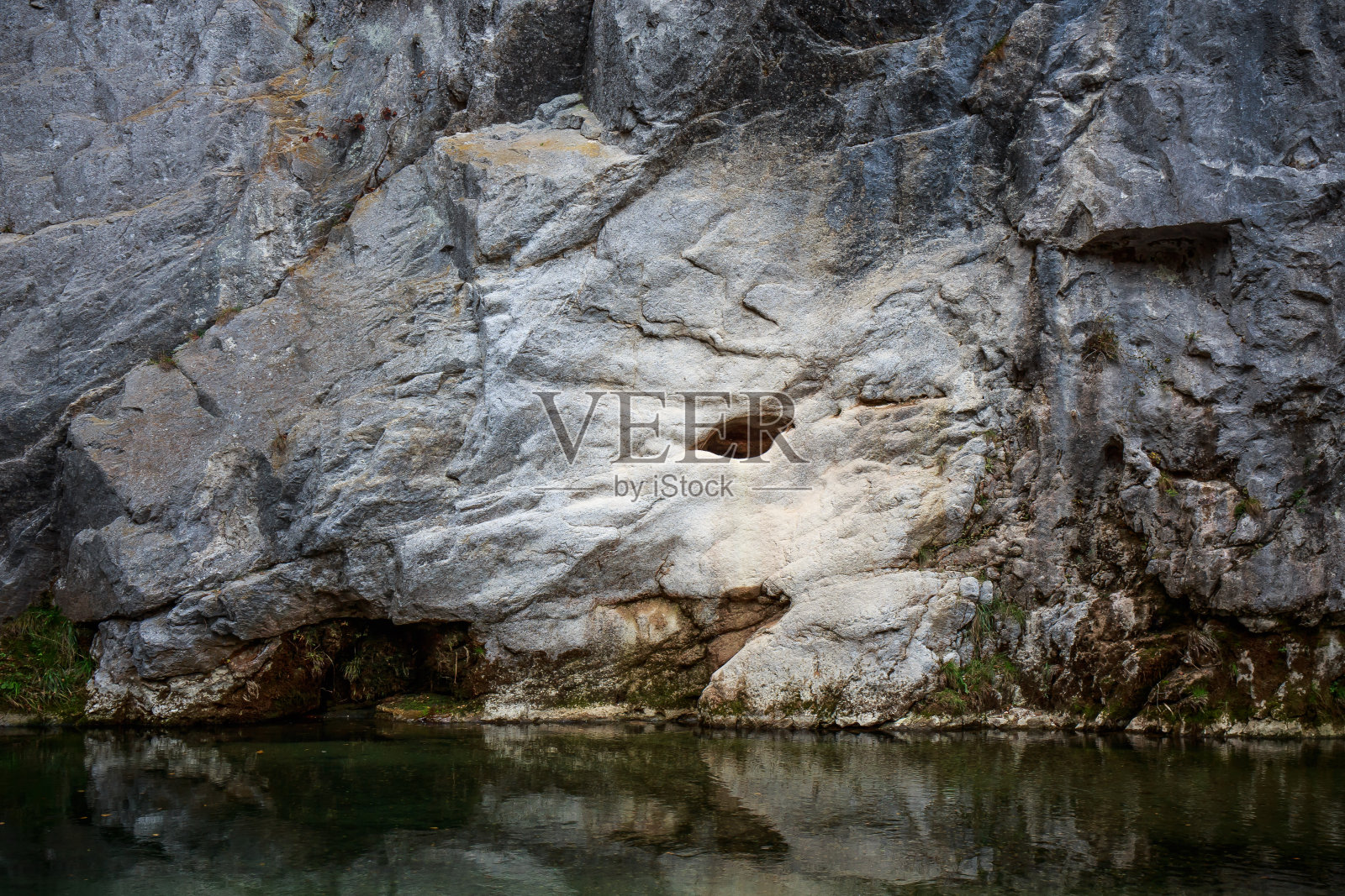 日本岩手市一关市盖比庆峡谷的龙眼石照片摄影图片