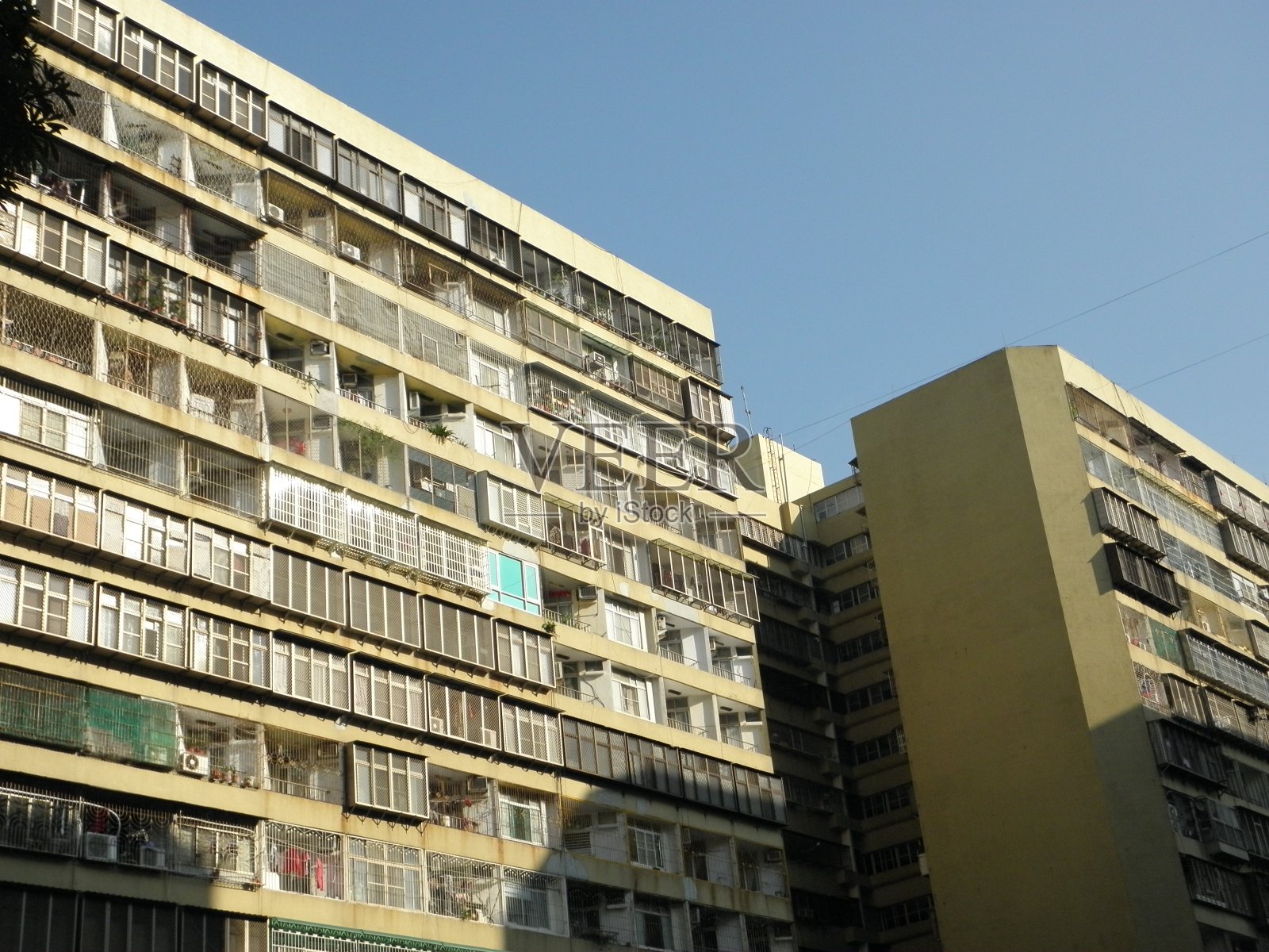 2019年7月17日，台湾高雄:左营国际贸易社区中心是一座圆形公共住宅楼的锁眼照片摄影图片