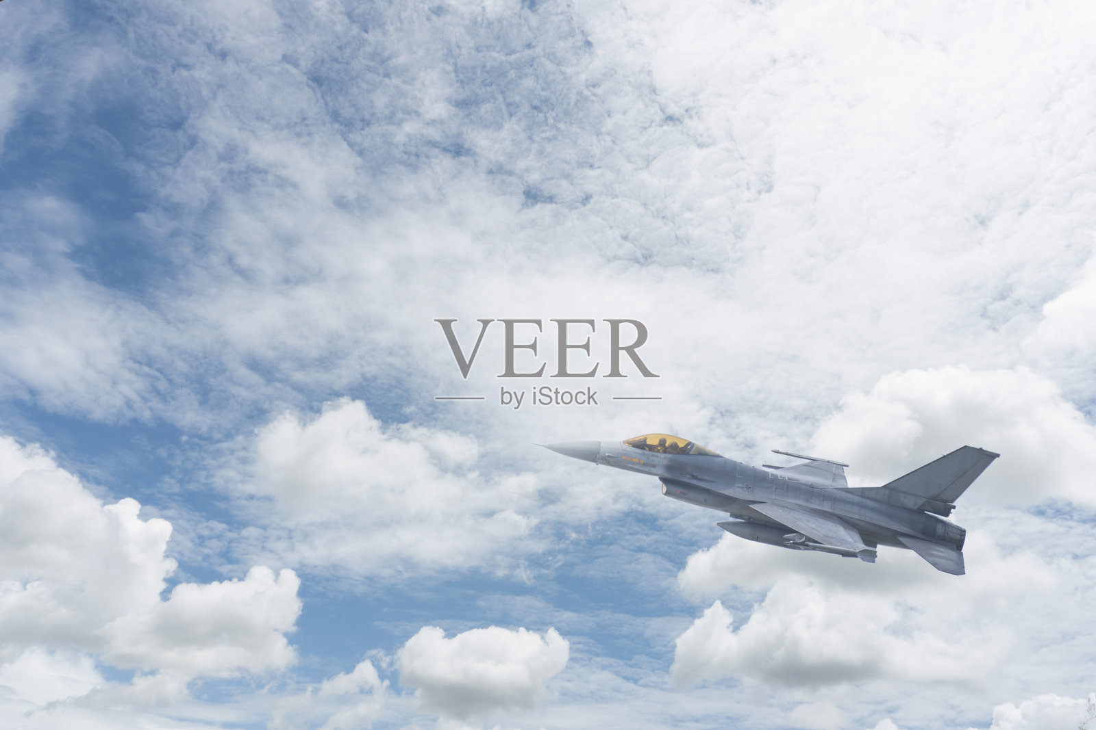 训练在空中飞行的战斗机照片摄影图片